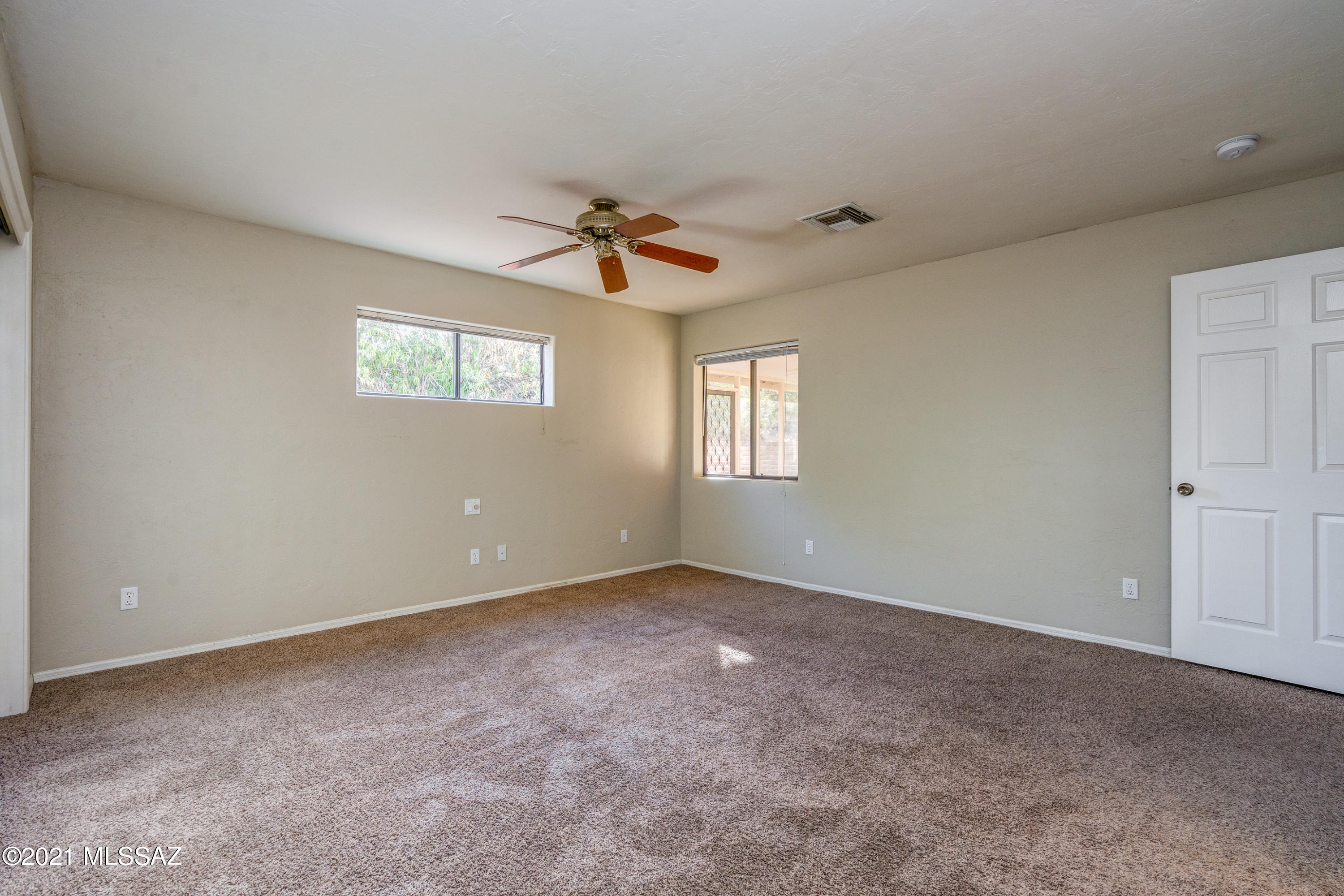 Executive Townhomes (1-16) - Residential