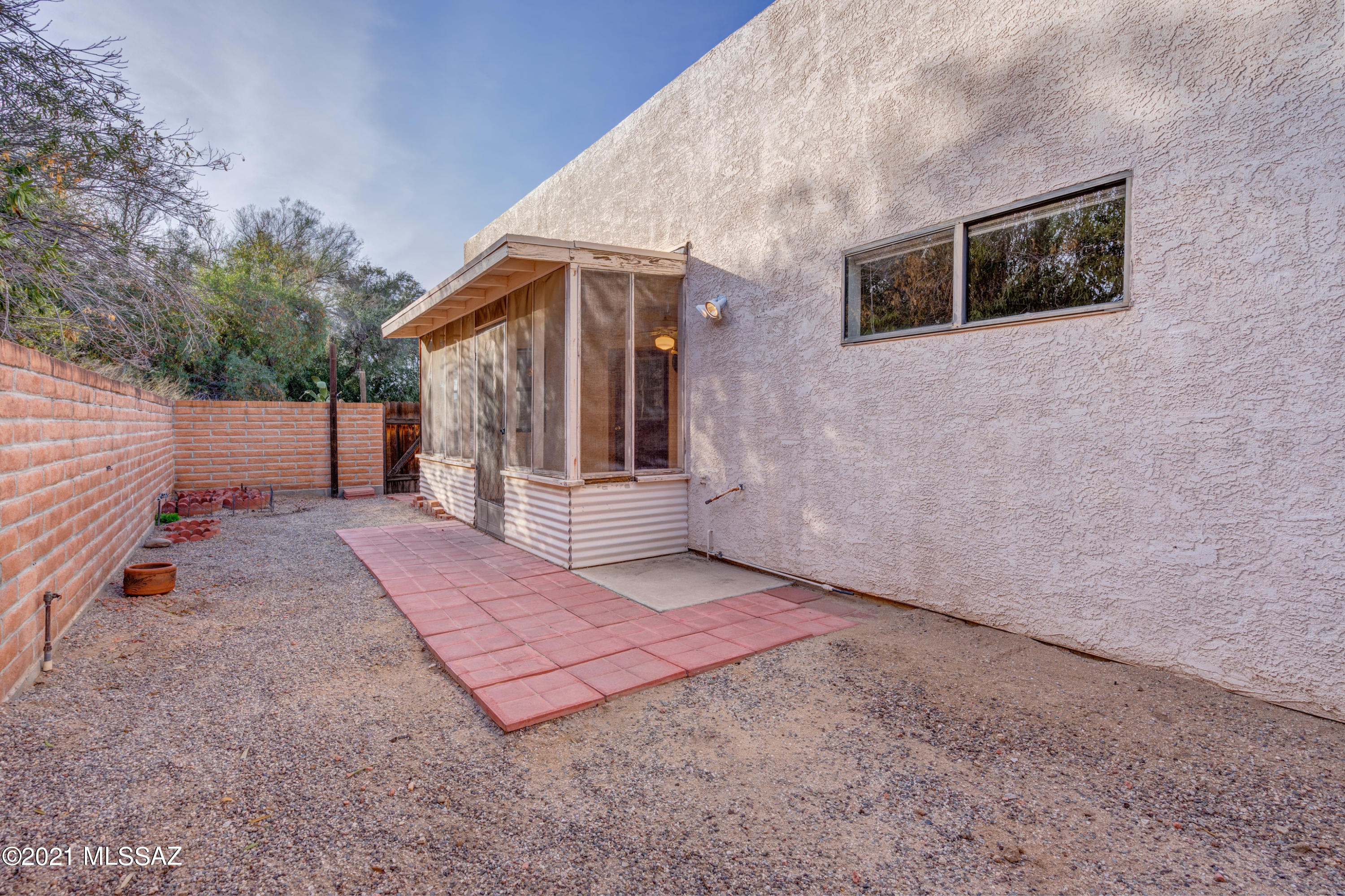 Executive Townhomes (1-16) - Residential