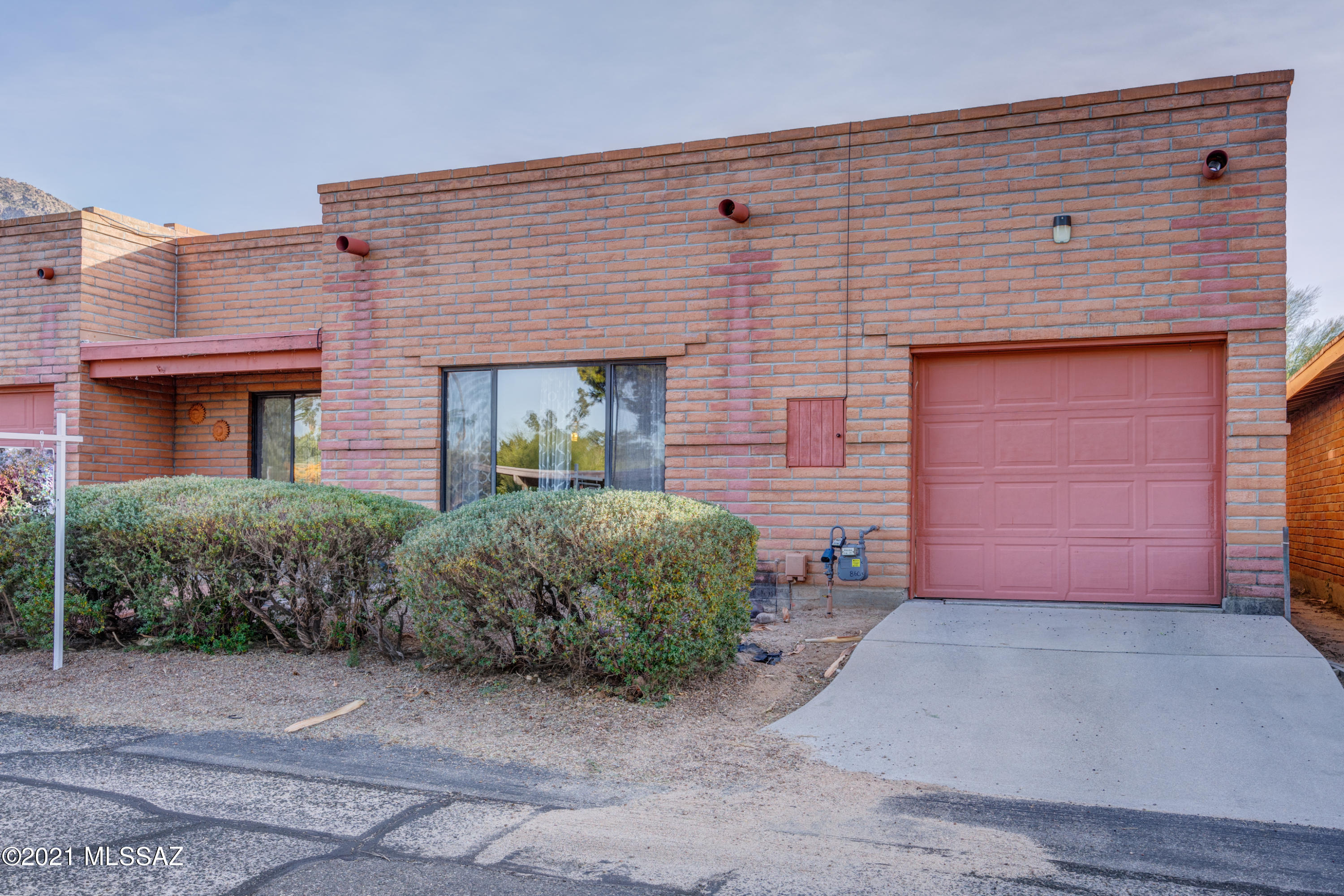 Executive Townhomes (1-16) - Residential