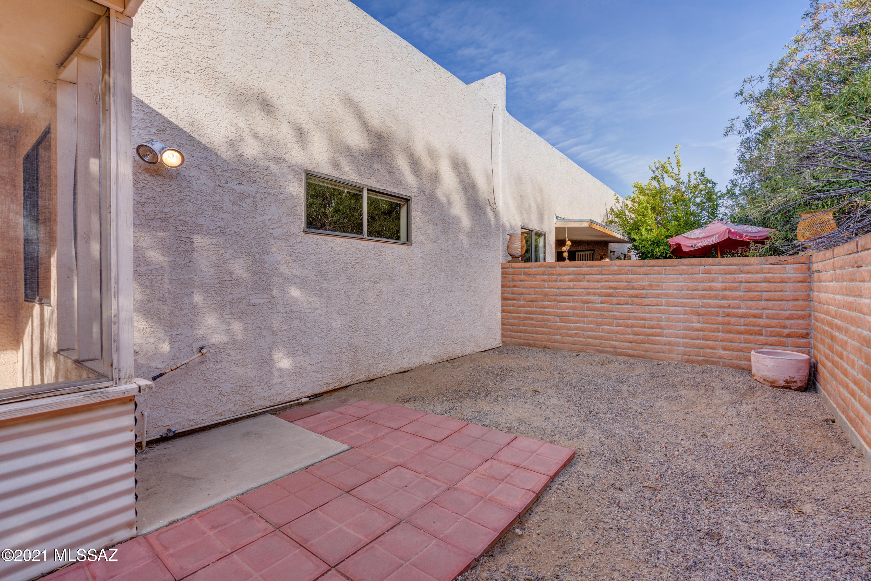Executive Townhomes (1-16) - Residential