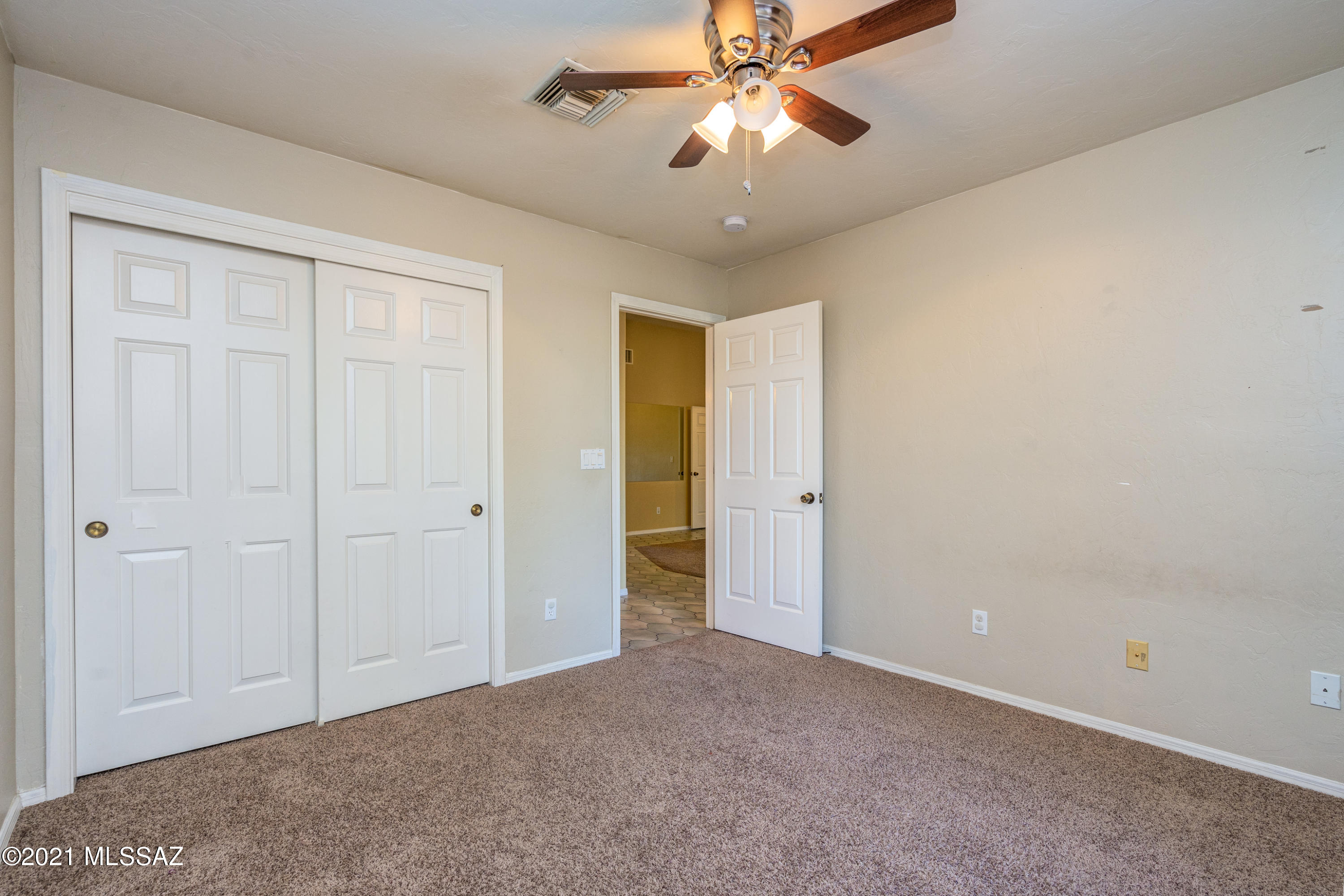 Executive Townhomes (1-16) - Residential