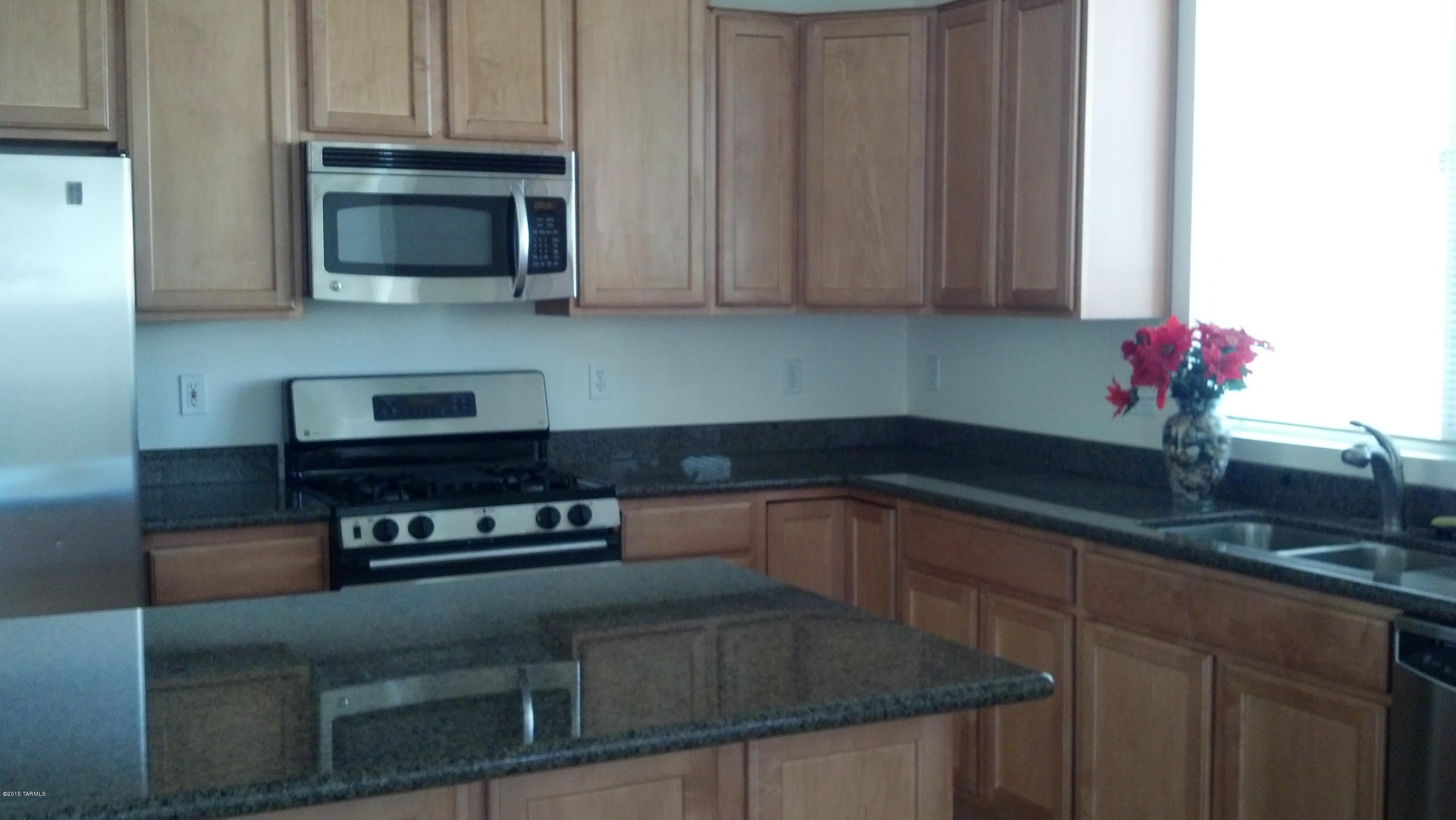 MOVE IN BY 10/30/2015 AND RECEIVE OCTOBER PRORATE AND 1/2 OF NOVEMBER FREE ON 18 MONTH LEASE!!! This beautiful home has 4 large bedrooms with a Downstairs Master Suite, featuring a dual vanity and separate tub and shower. Features a large eat-in kitchen with stainless appliances and with newer upgraded granite counters and large Family room with fireplace, a separate office or study downstairs(Could be 5th Bedroom). Wood stair rail adds a dramatic look look to the entry, as well as the wonderful clear story windows in the open living and dining area with a great vaulted ceiling. 3 large bedrooms and bath upstairs.