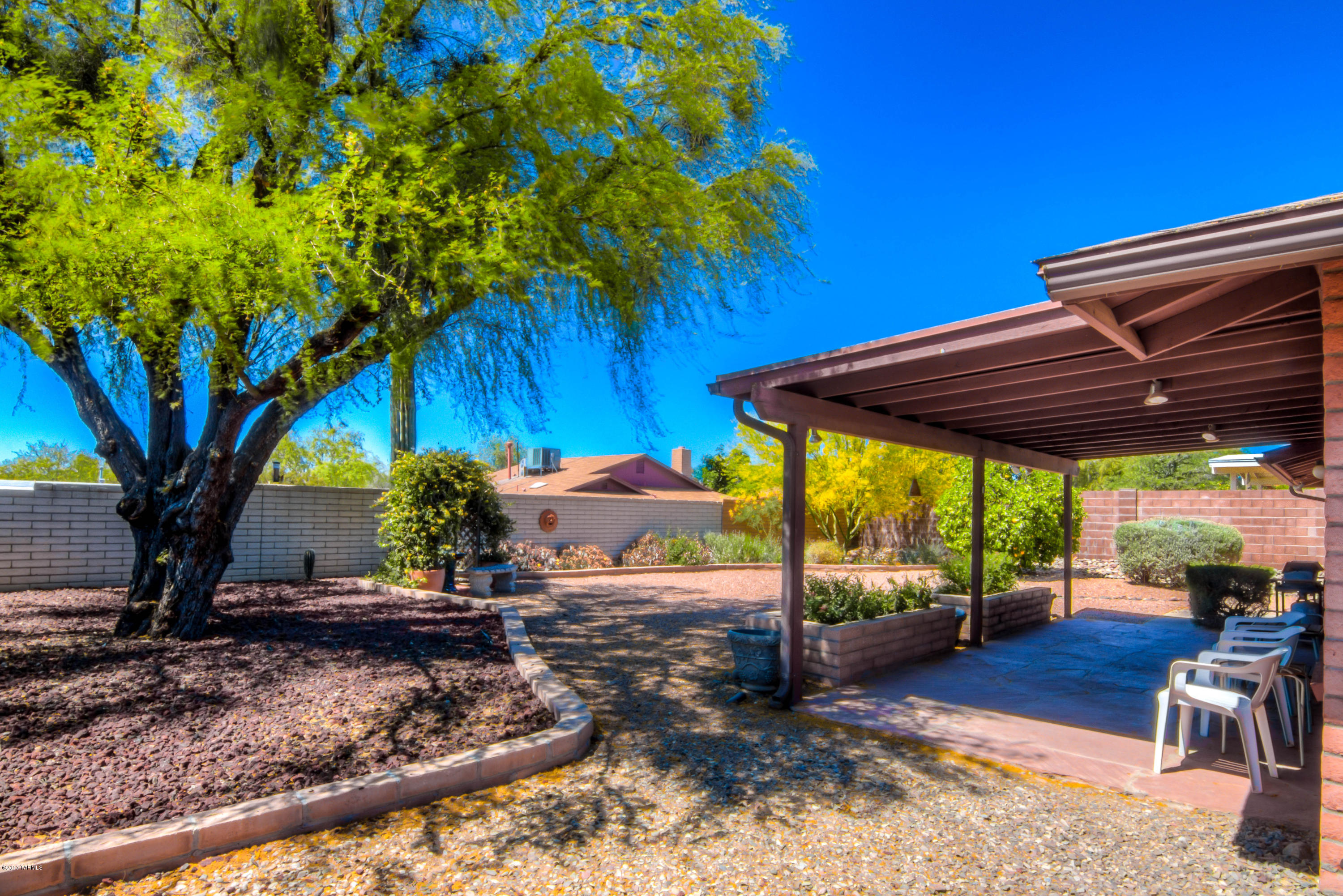 Great Countryside, non-HOA home, ready for your personal touch. New AC, newer Pergo flooring in dining and great room. Beehive fireplace, Eat-in kitchen and separate laundry room. Beautiful covered patio, large immaculate backyard with mature fruit trees. Close to I-10 and shopping. This property won't last long!