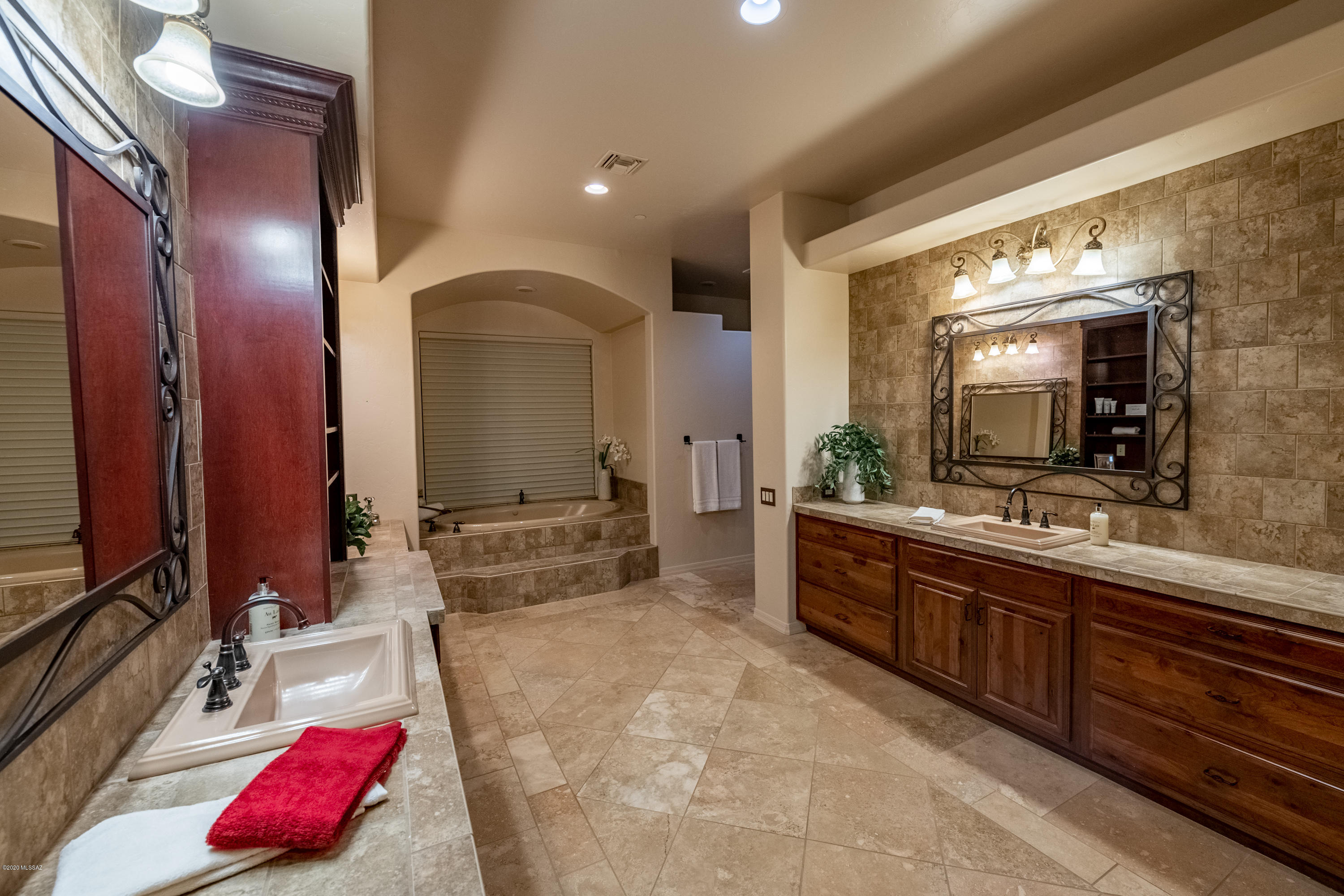 Honey Bee Ridge(The Estates At) - Residential