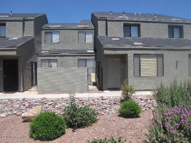 On Mountain Ave. Bike path to the U of A-2 bedrooms, 1 bath upstairs & 1 bedroom, 1 bath downstairs-Near shopping
