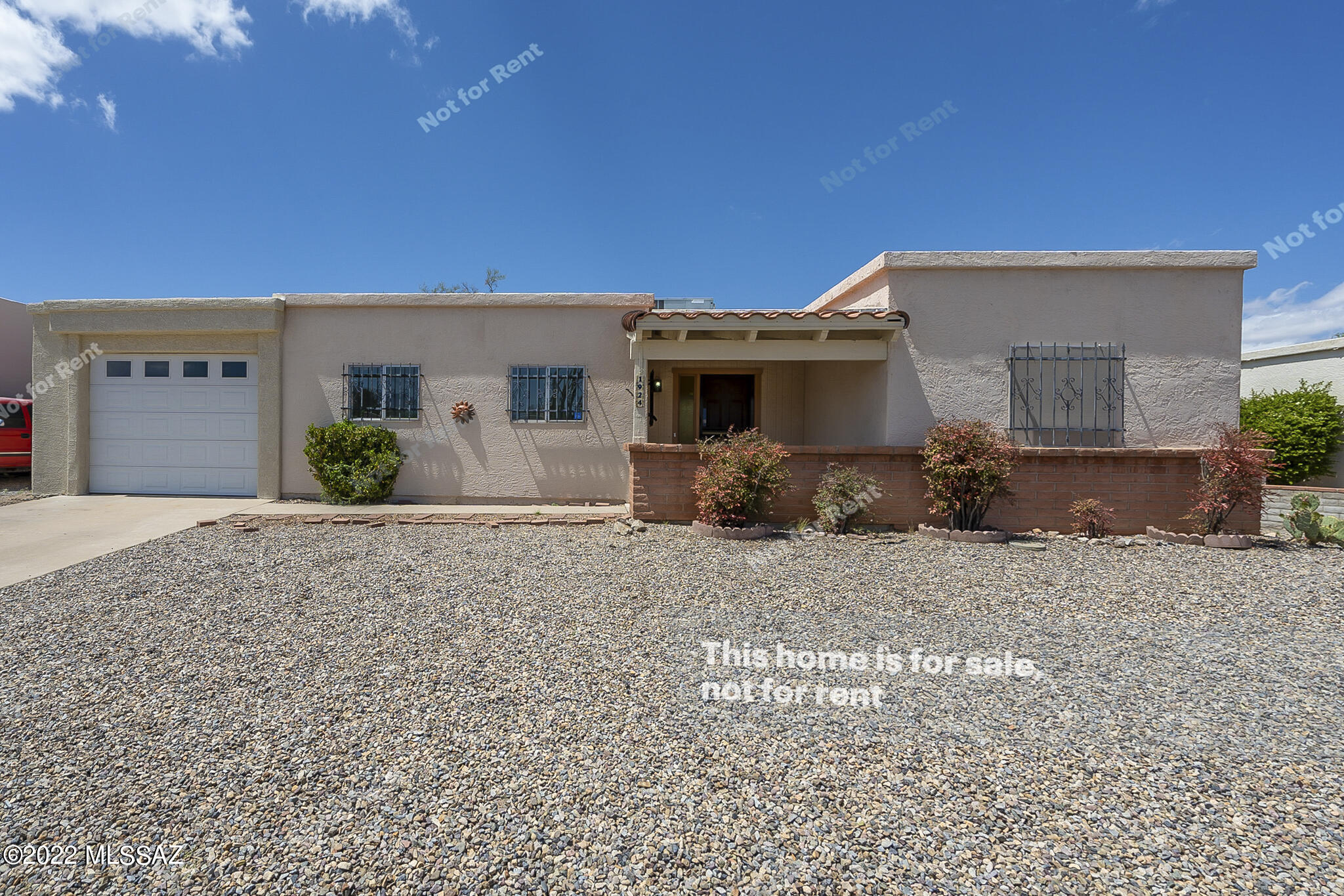 This Green Valley one-story home offers a patio, and a one-car garage. This home has been virtually staged to illustrate its potential. This home is in a age restricted neighborhood.