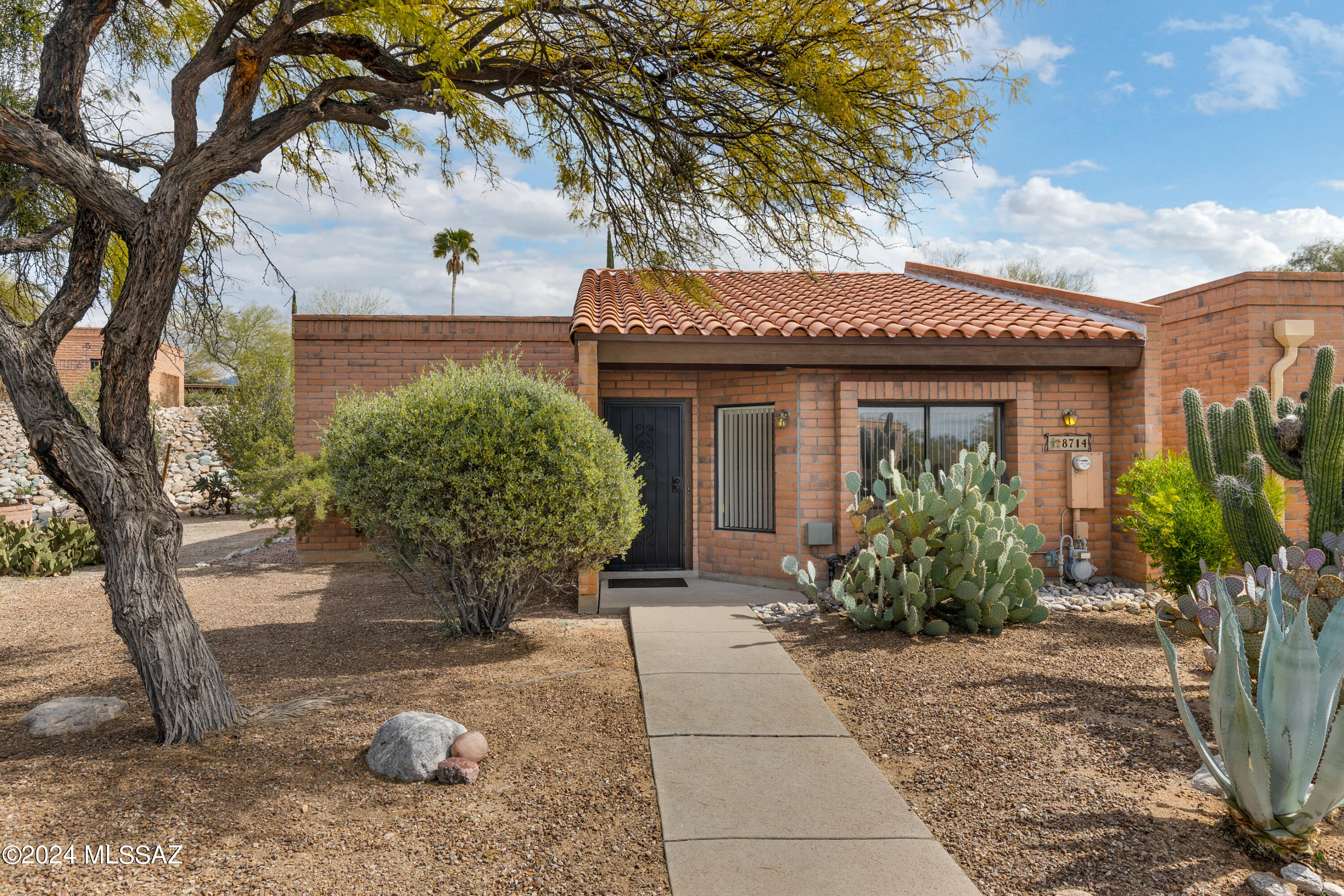 La Cholla Hills(1-313) - Residential