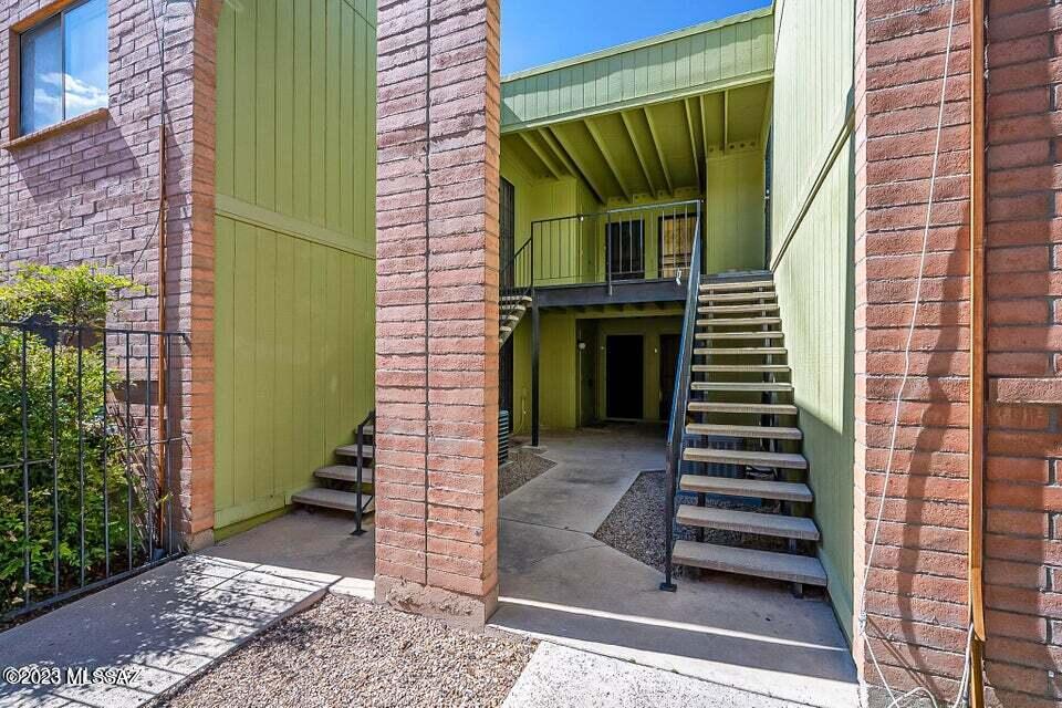 Newly remodeled, this 1 st floor condo , offers new Easy care Laminate flooring, new carpet in the bedrooms, New Dishwasher, New Microwave, Spacious kitchen with plenty of cabinet space, /washer and dryer in unit. Bonus room for office, Gameroom... the options are endless.
Water trash and sewer are included
