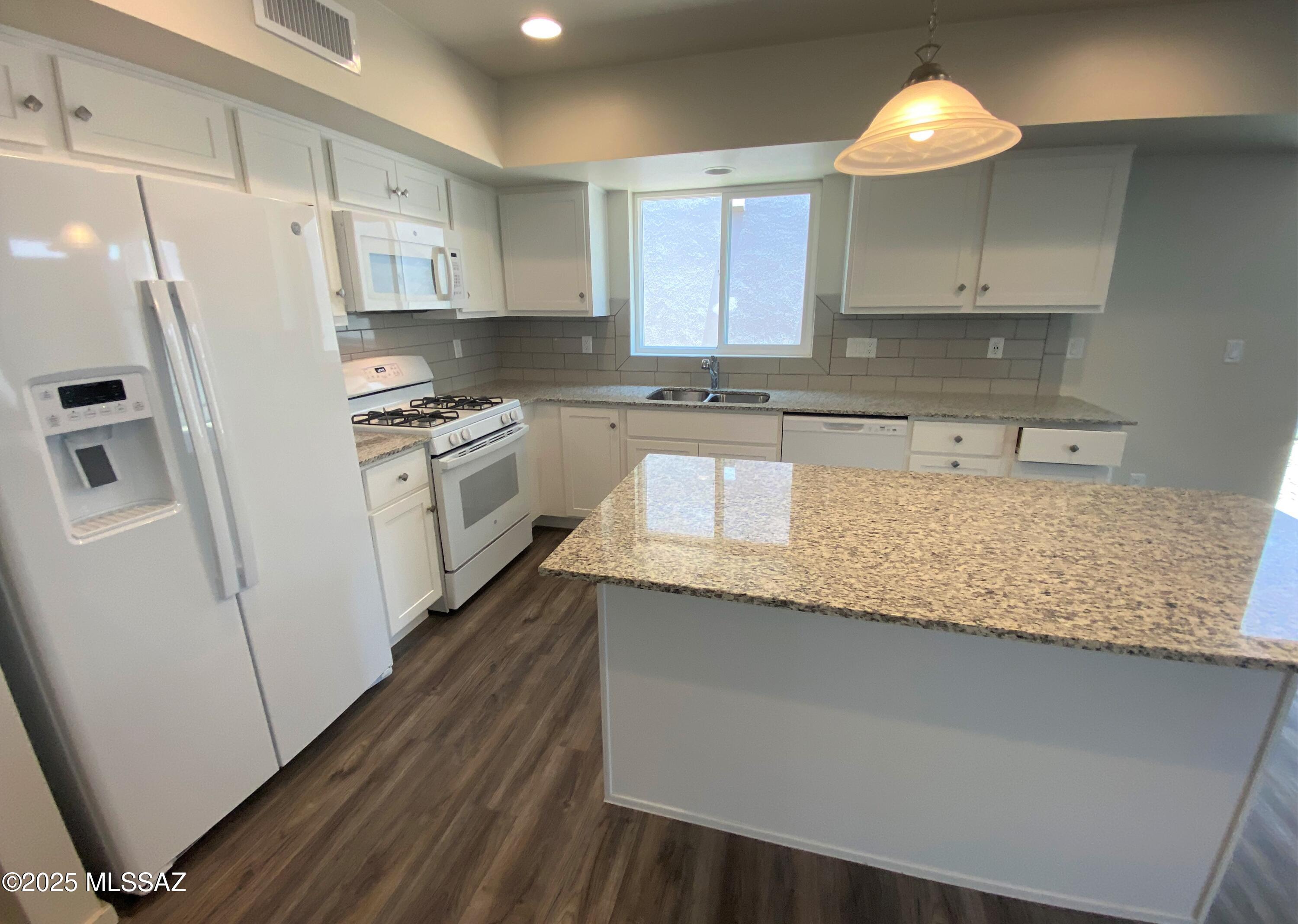 Camino Modern SQ20180120608 - Residential Lease