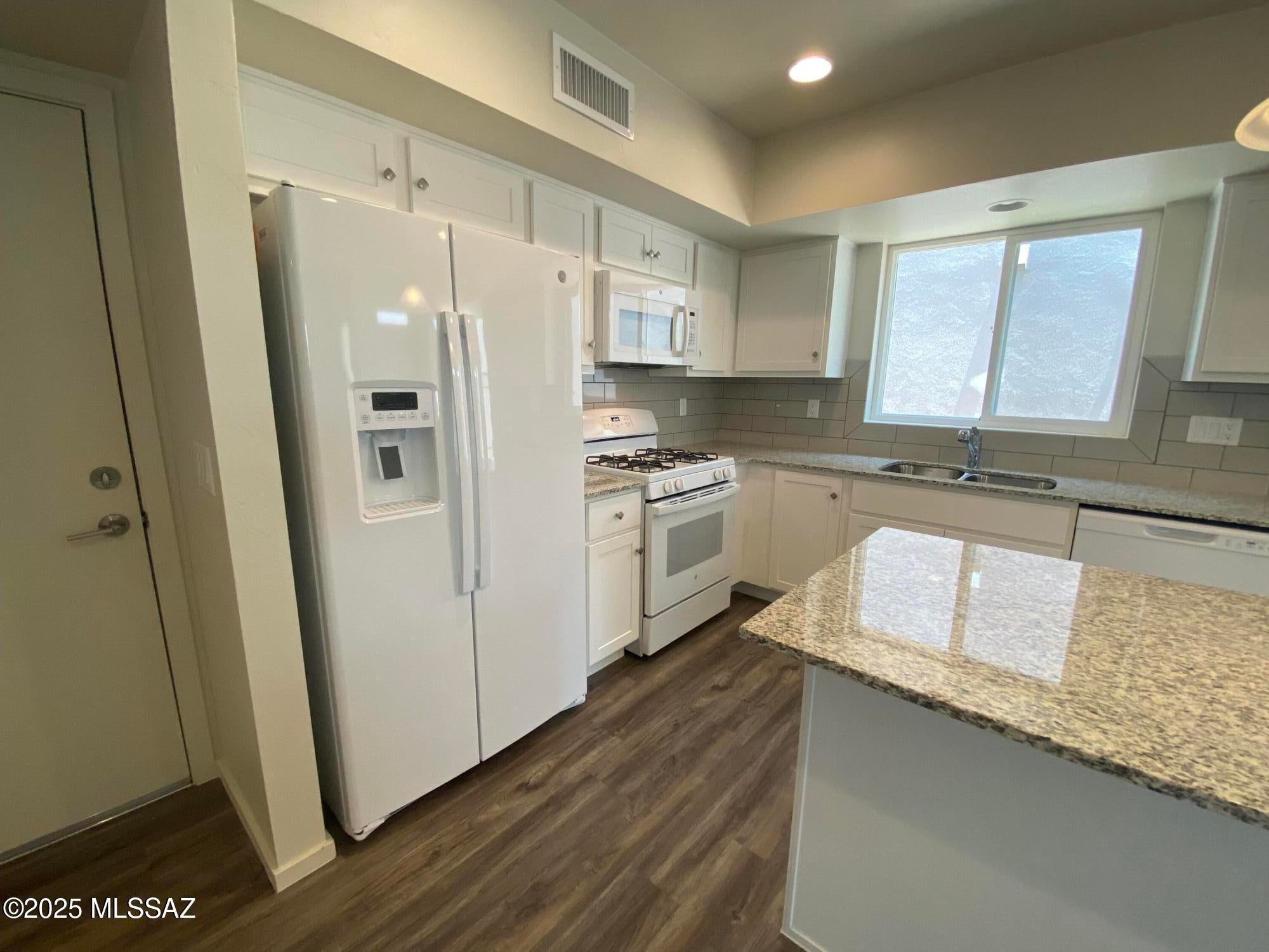 Camino Modern SQ20180120608 - Residential Lease