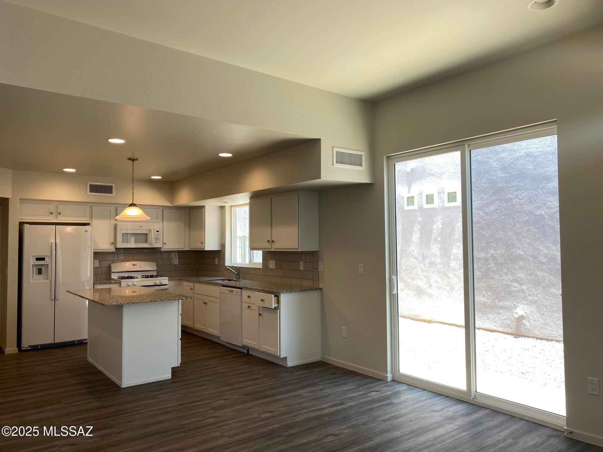 Camino Modern SQ20180120608 - Residential Lease
