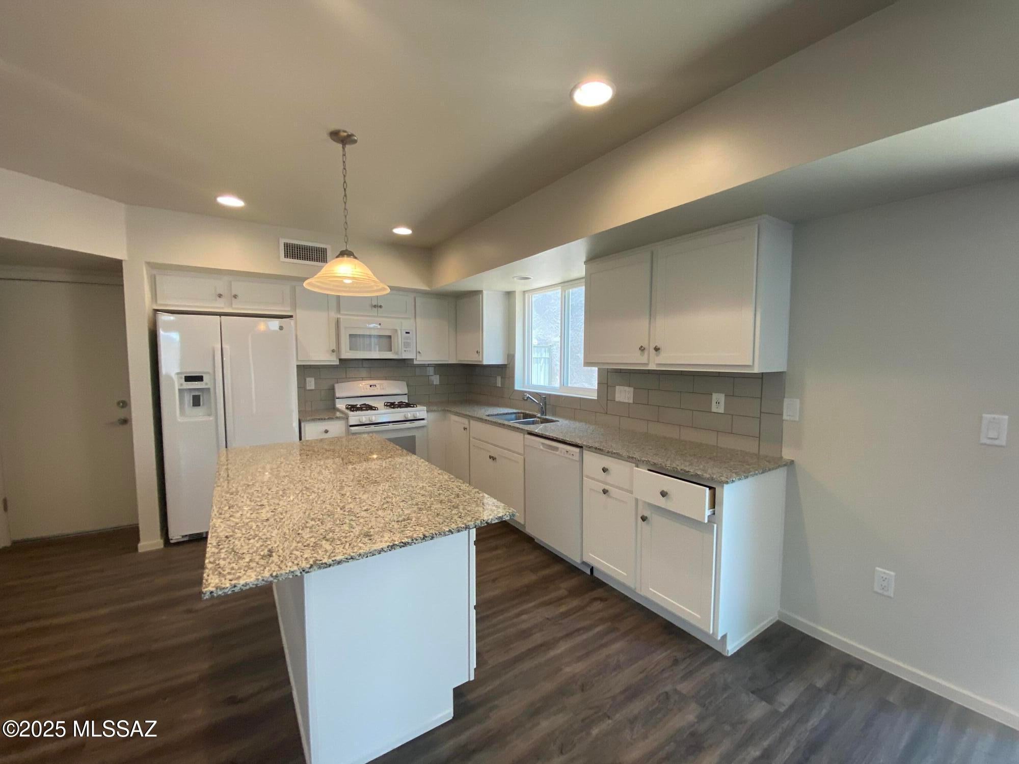 Camino Modern SQ20180120608 - Residential Lease