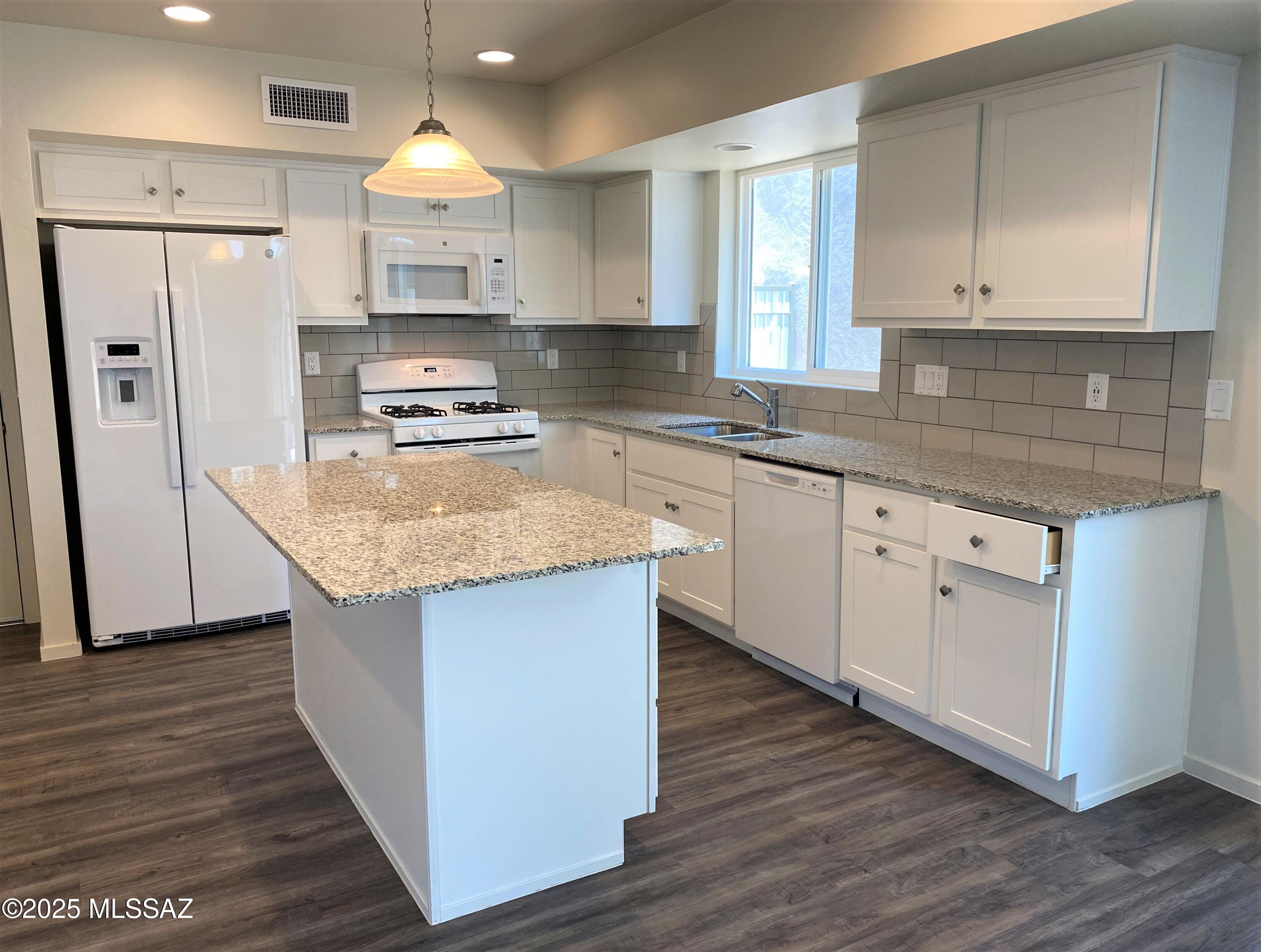 Camino Modern SQ20180120608 - Residential Lease