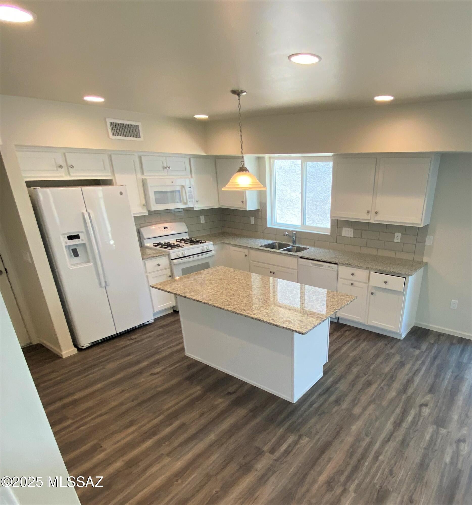 Camino Modern SQ20180120608 - Residential Lease