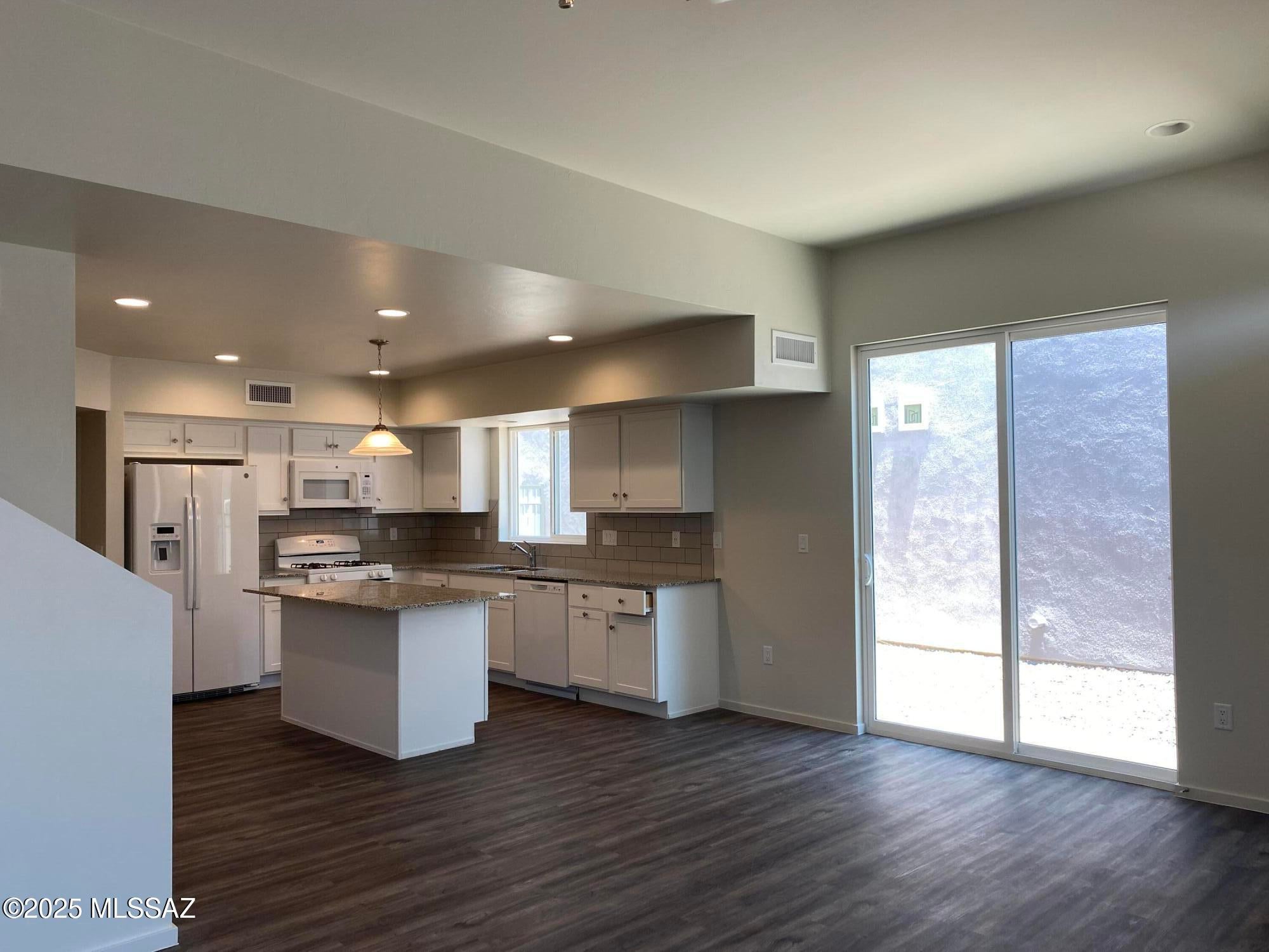 Camino Modern SQ20180120608 - Residential Lease