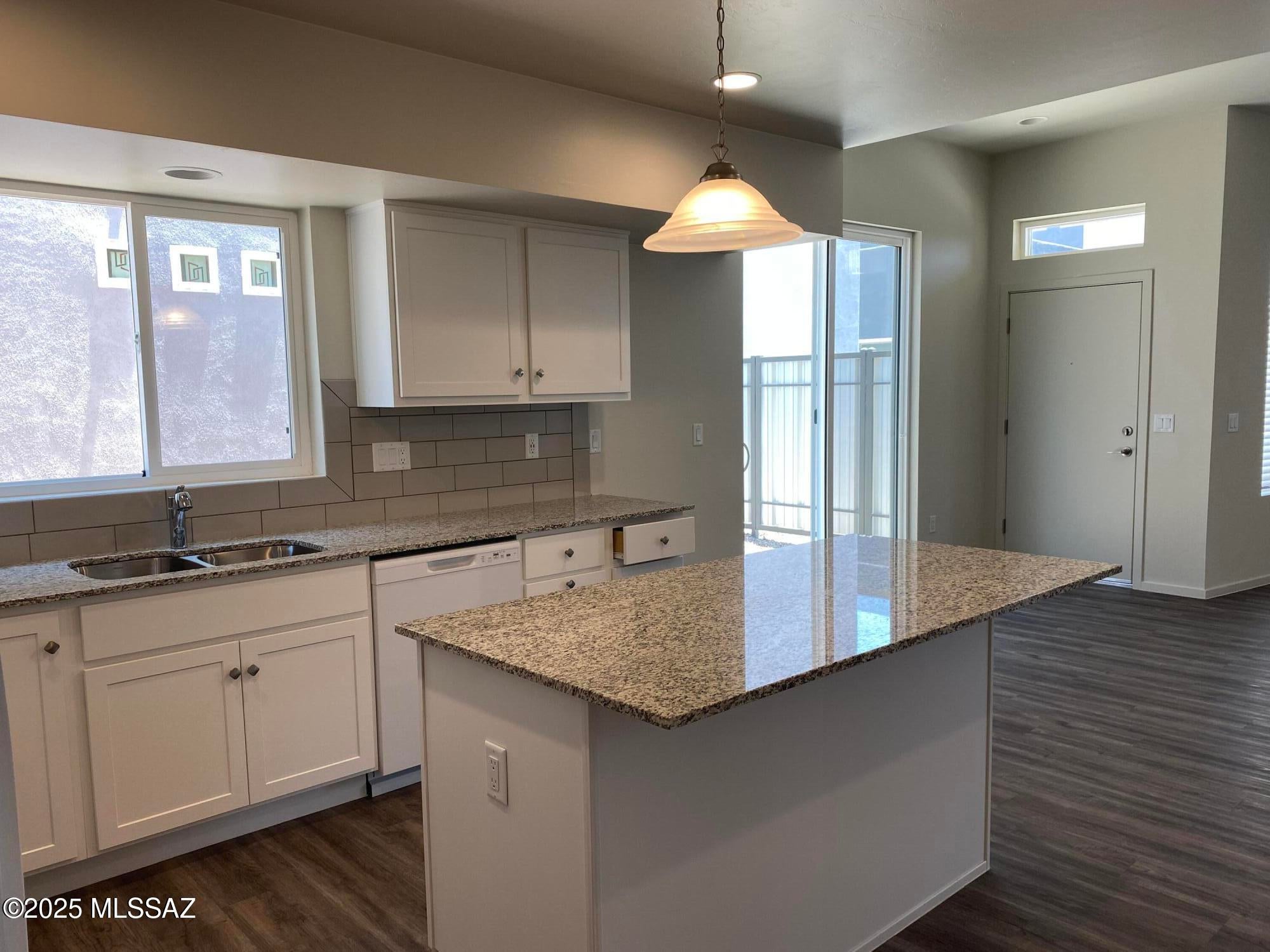 Camino Modern SQ20180120608 - Residential Lease