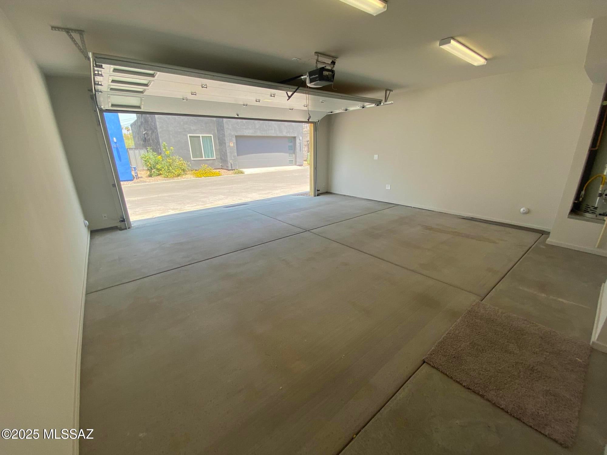 Camino Modern SQ20180120608 - Residential Lease