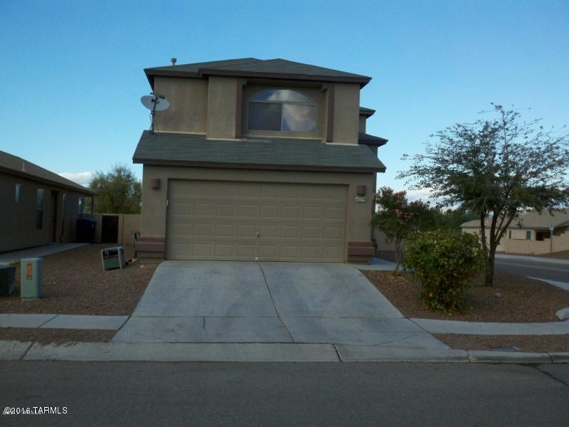 Beautiful 3 bedroom, 3 bathroom home in the popular Desert Vistas Terrace community near Alvernon Way and Valencia. Home comes with all appliances including washer & dryer and water softener. Close to DMAFB. Please call to schedule a viewing.