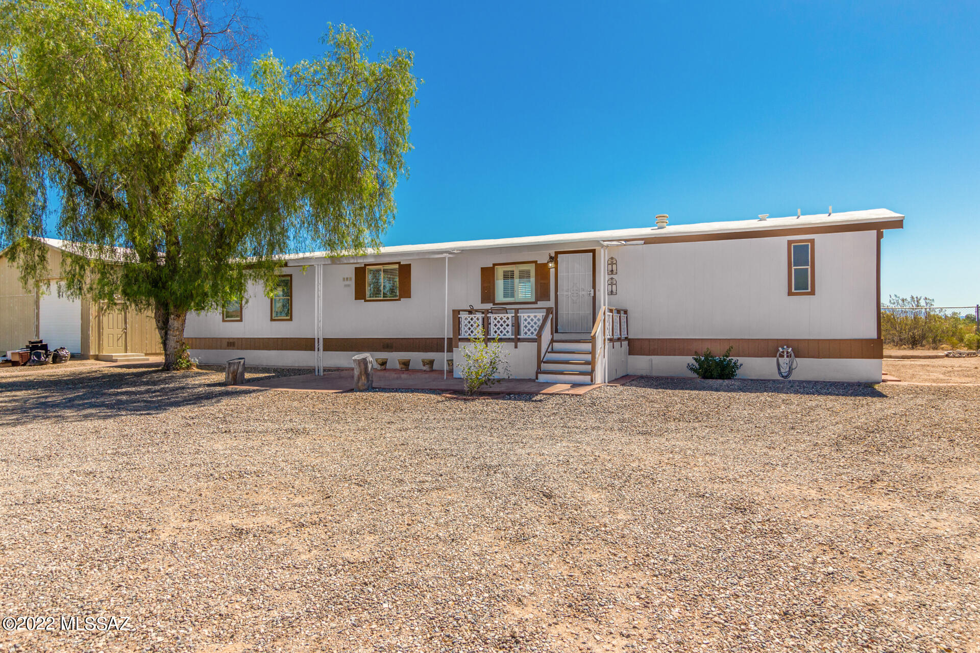 Super clean, attractive guest house on a huge lot away from, yet close to everything.