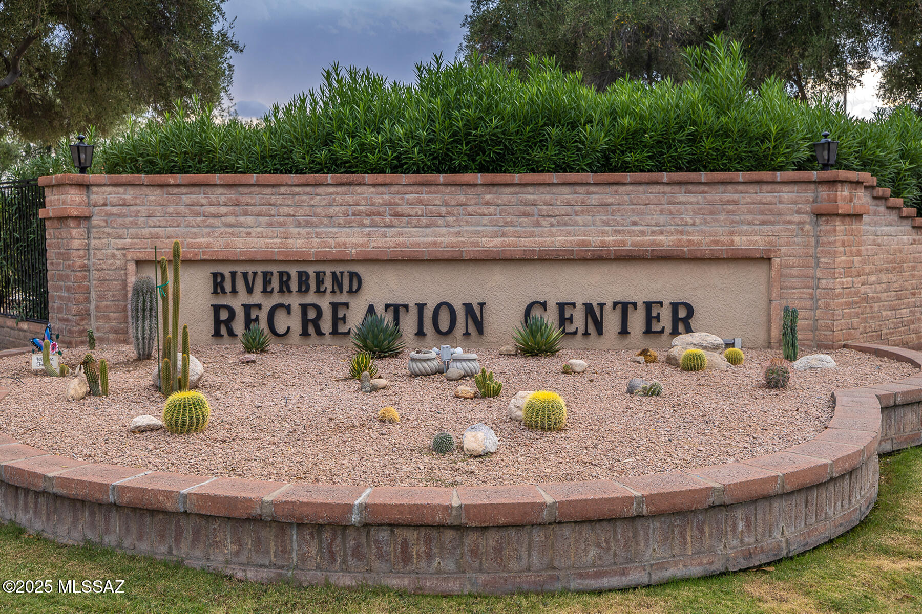 Riverbend - Sabino Canyon Road  (1-97) - Residential