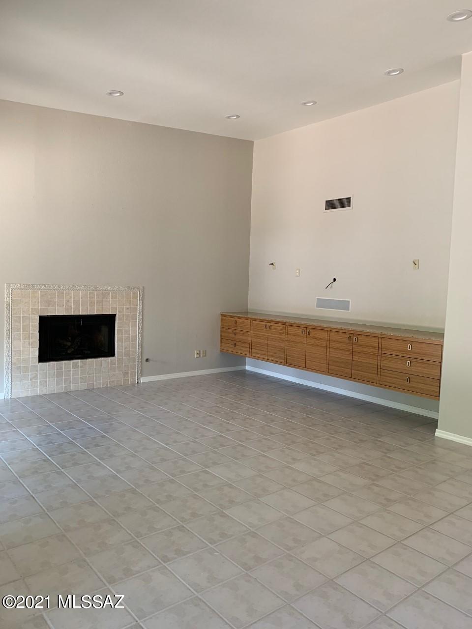 Ridge 4 (1-51) - Residential Lease