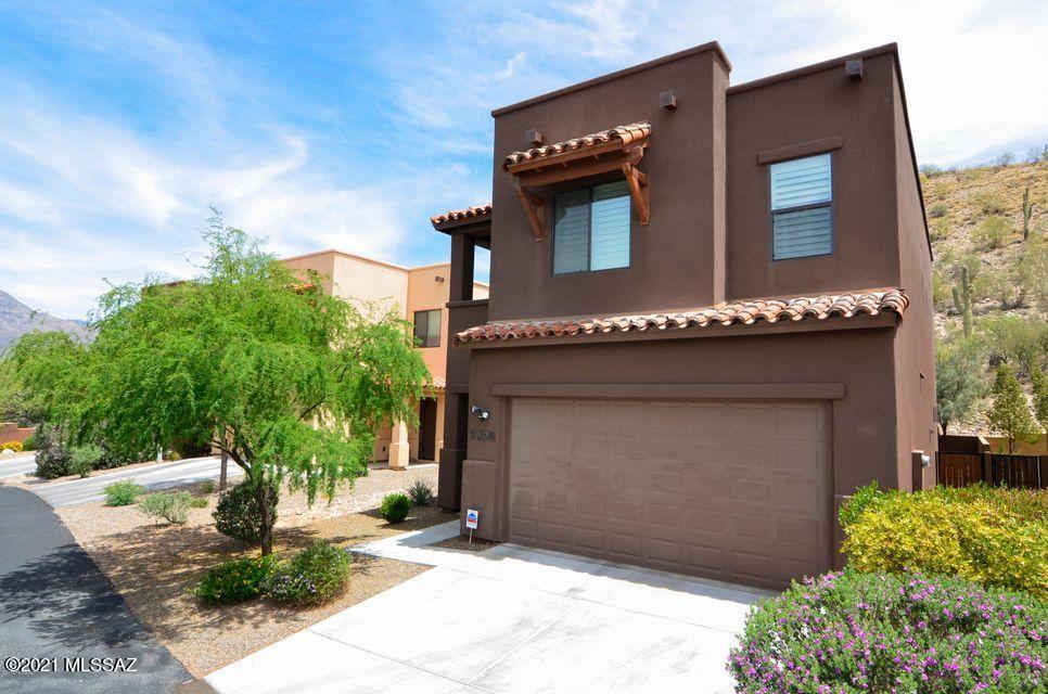 Beautiful 3bdr/2.5 bath home in Sabino Canyon!
Open Greatroom floorplan w/mountain views, kitchen features granite counters, stainless steel appliances, upgraded cabinets, pantry and more! Dining area and bar seating.
Master bedroom has private patio w/mountain views, relax and enjoy watching the natural desert wildlife! Master ensuite features soaking tub, dual vanity, walk in shower and two closets!
Upstairs Loft area has private patio for city lights view!
Small community with community pool!