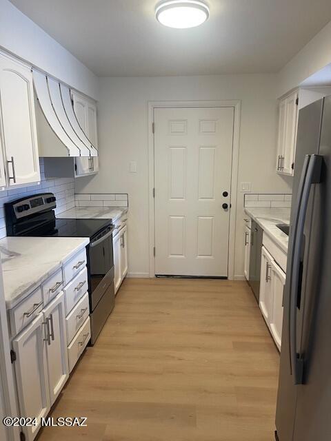 Completely remodeled townhome with 2 car carport, walk into lovely plank flooring wood beam in ceiling, fireplace, brand new countertop in kitchen and brand new appliances, washer/dryer is also brand new. New vanities in both bathrooms. walk in  shower , Tons of storage of carport, 2 large storage closets.  Community pool, all this is one story, close to shopping, office, hospitals, parks, schools,  come see this townhome today. Small dog or cat considered. The pet fee is $150.00