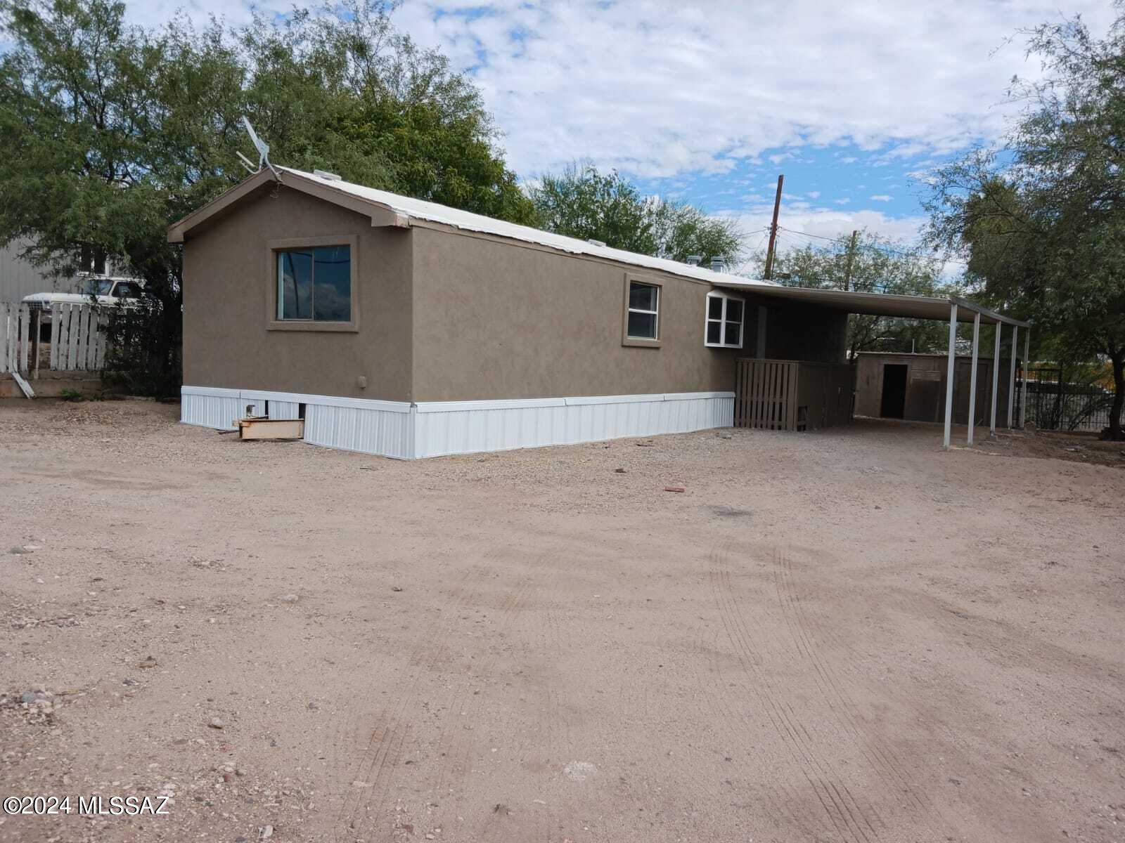 Recently renewed manufactured home in big lot. Move in ready but with lots of potential to make it the perfect  home for families and outdoors enthusiastic.  
** The Listing Agent is Related to the Seller