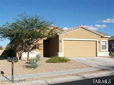 Great home w/ built-in pool, open lot, lots of upgrades, mountain views. Vail Schools, ez access to I-10, convenient commute to Raytheon, DMAFB, Benson, Sierra Vista. Pool service included.