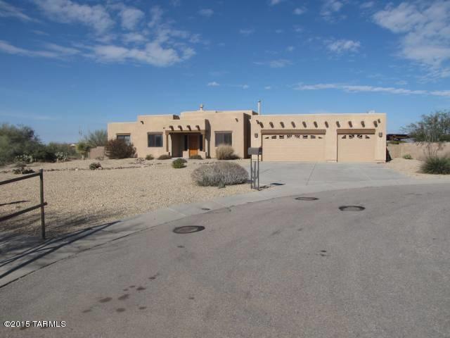 Beautiful 4 bedroom, 2 3/4 bath home on large lot. Large open kitchen with Granite tops.  Den/office, fireplace.  Very large fenced yard with pool,  3 car garage.  Incredible Mt. Views.  Vail School District. For lease thru June 2018.
