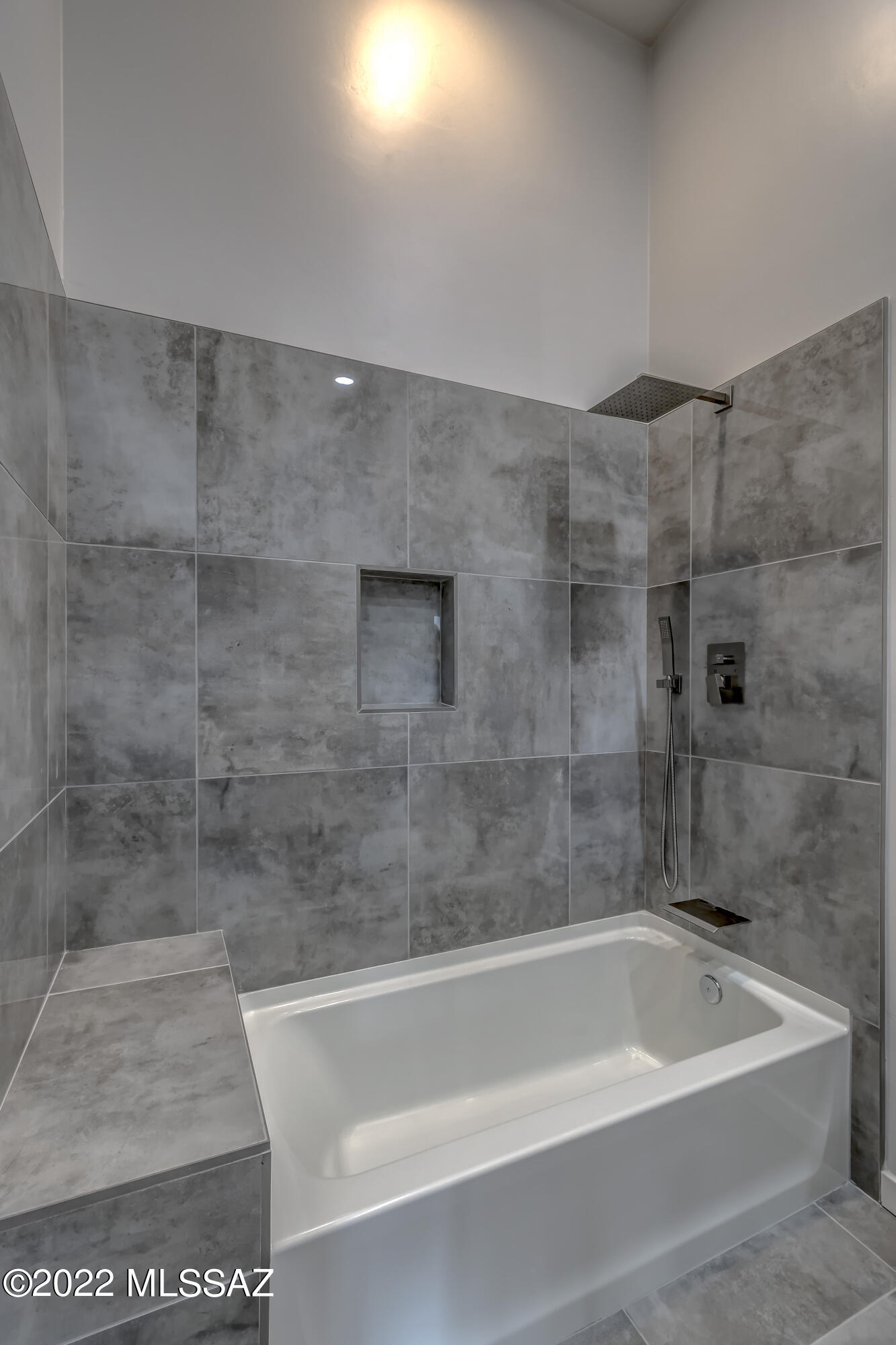 Hacienda De Tanque Verde (1-12) - Residential