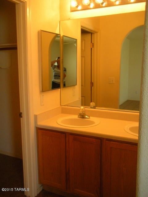 Hacienda Del Oro (1-78) - Residential Lease