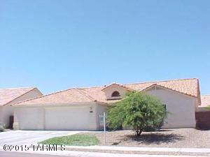 Beautiful and popular Rita Ranch. Easy access to shopping, restaurants and more. Great room, Breakfast area, Laundry room, Ceramic tile throughout, A/C, 3 car garage,