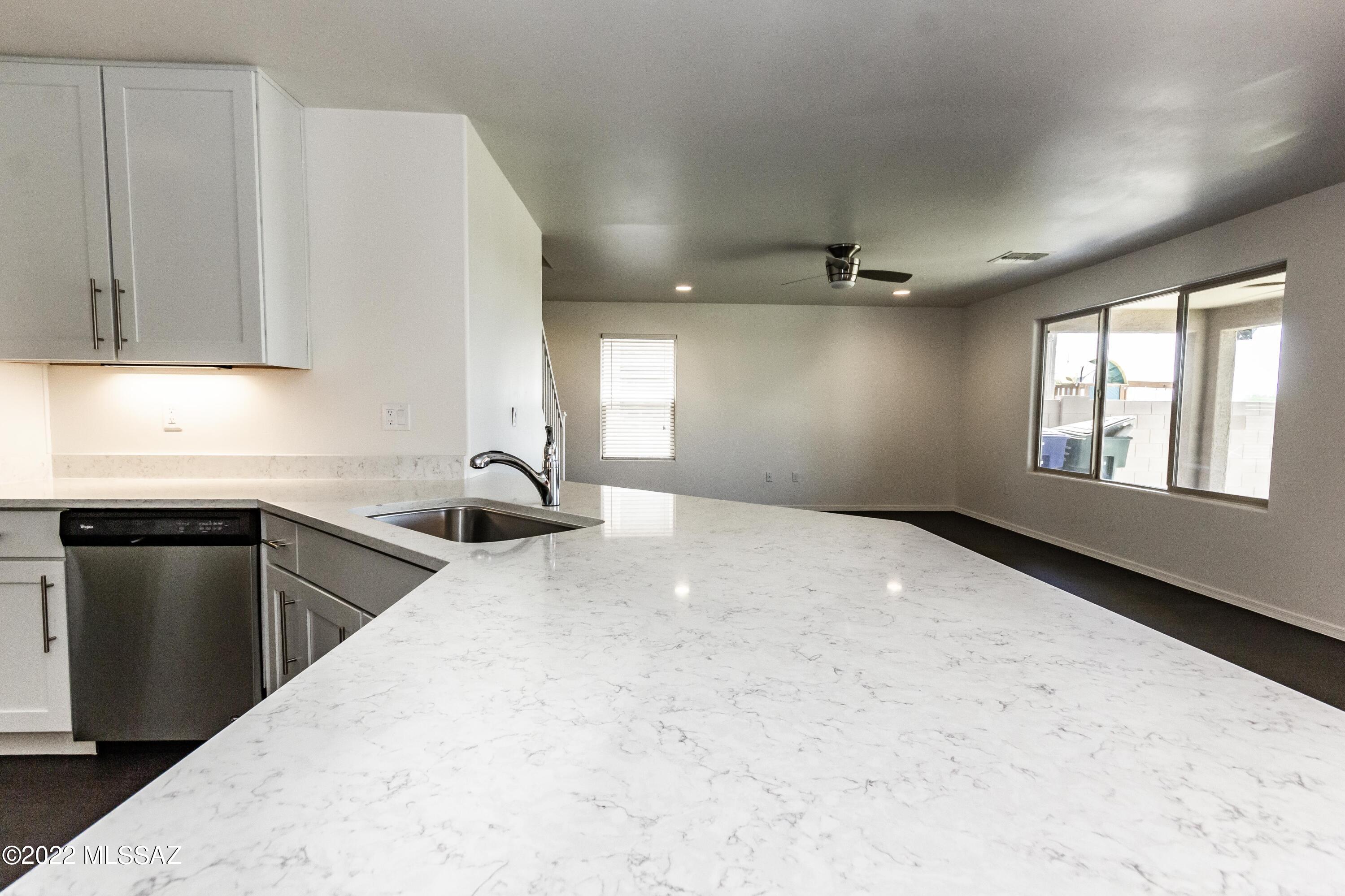Mountain Vail Estates (136-501) - Residential Lease