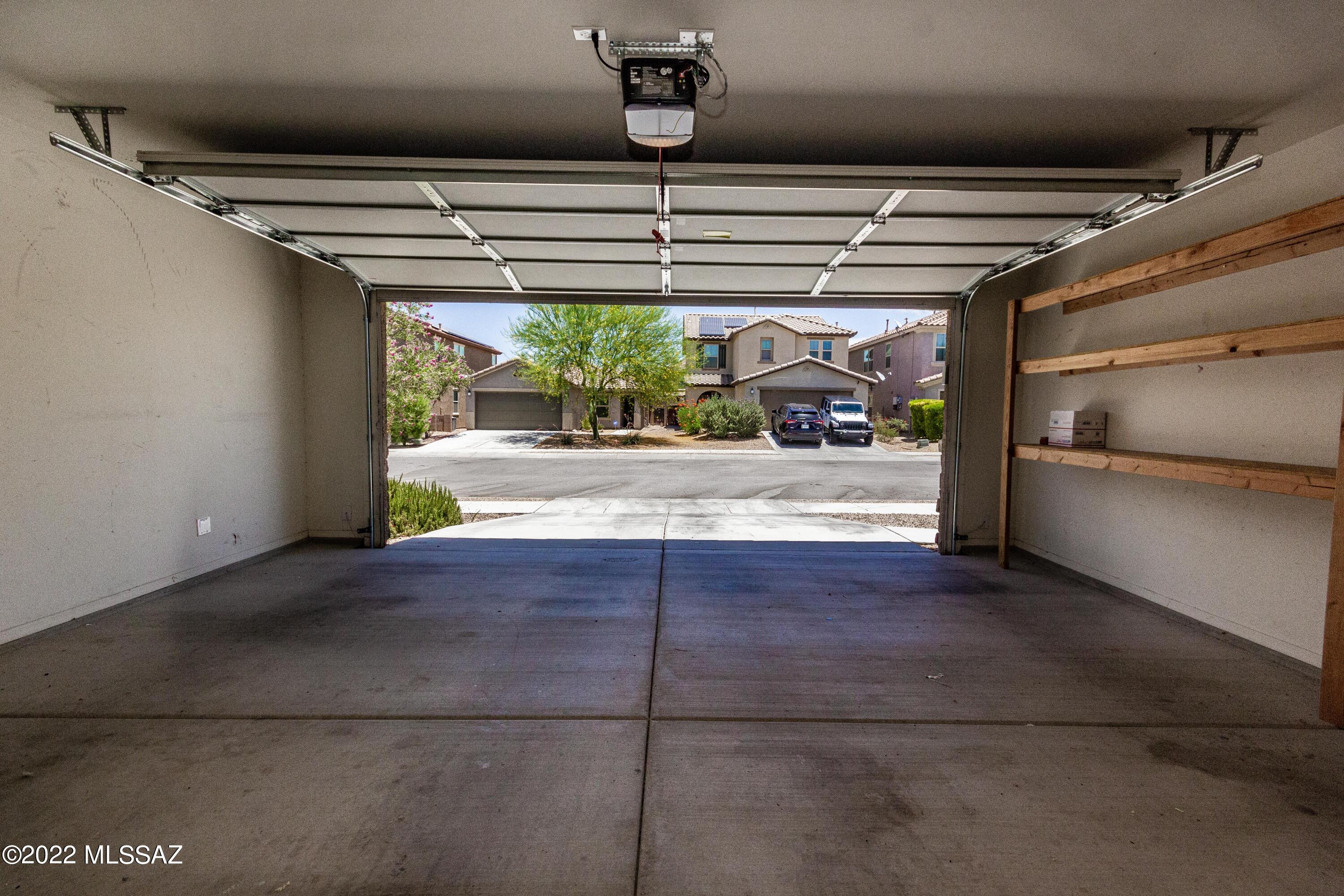 Mountain Vail Estates (136-501) - Residential Lease