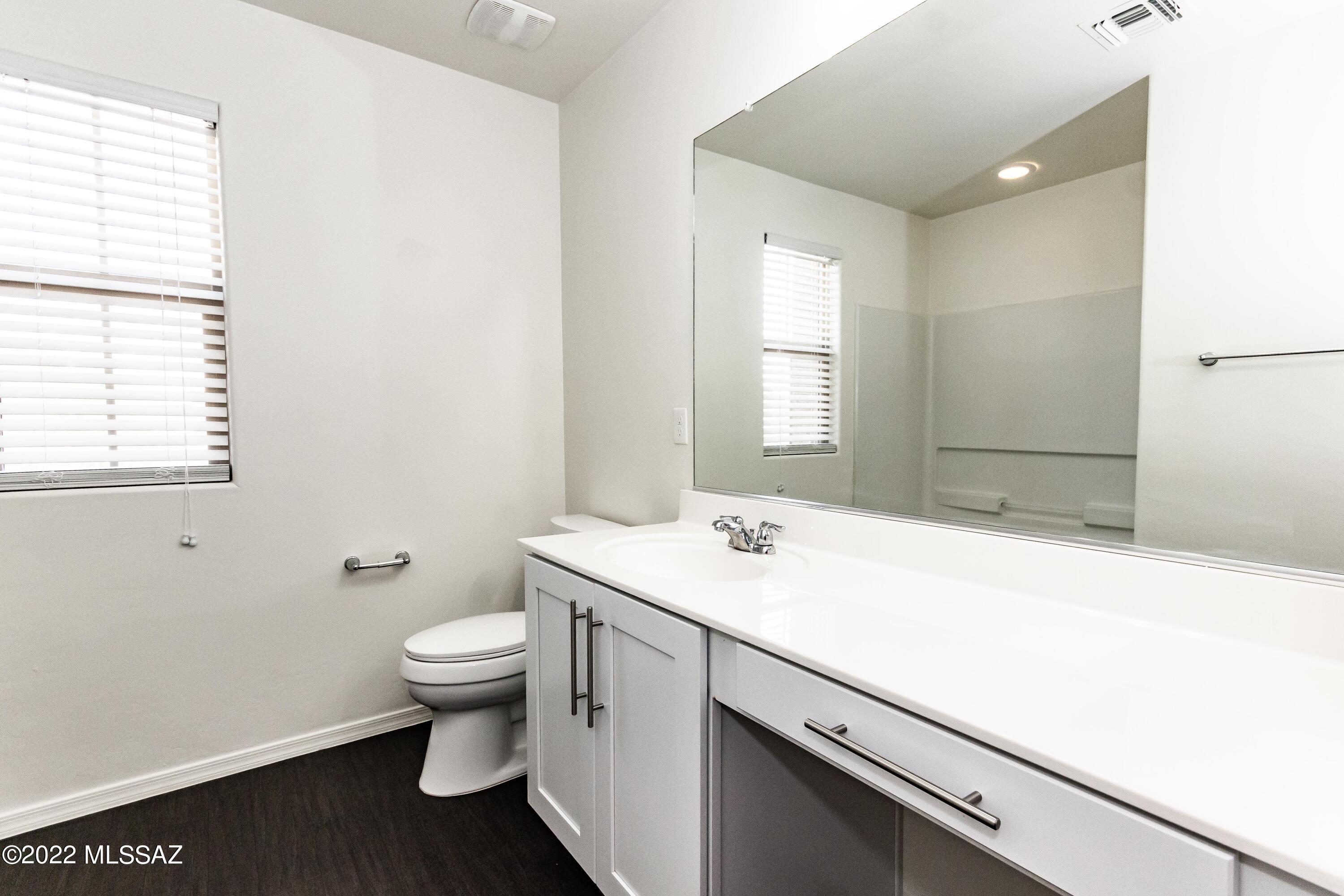 Mountain Vail Estates (136-501) - Residential Lease