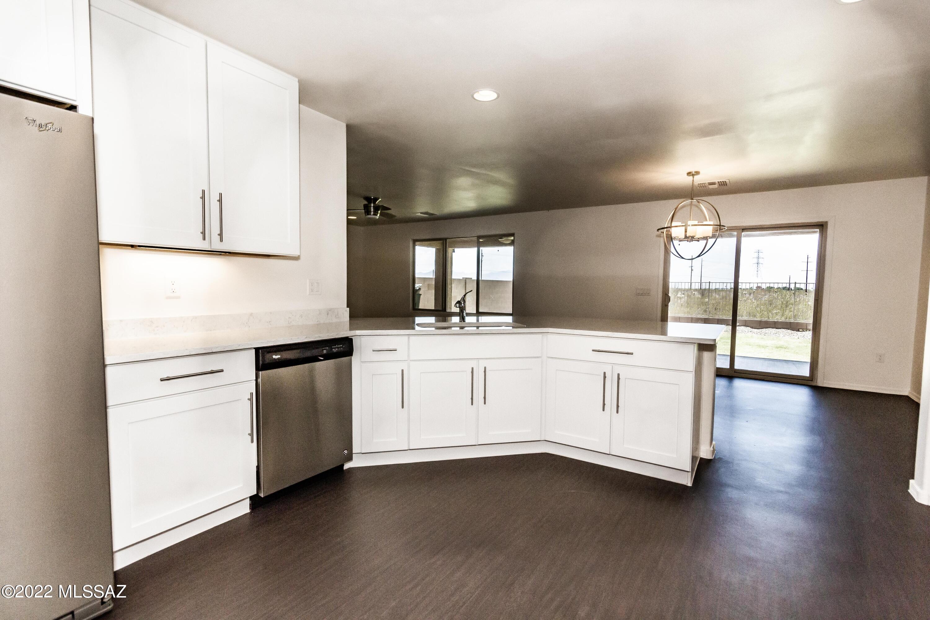 Mountain Vail Estates (136-501) - Residential Lease