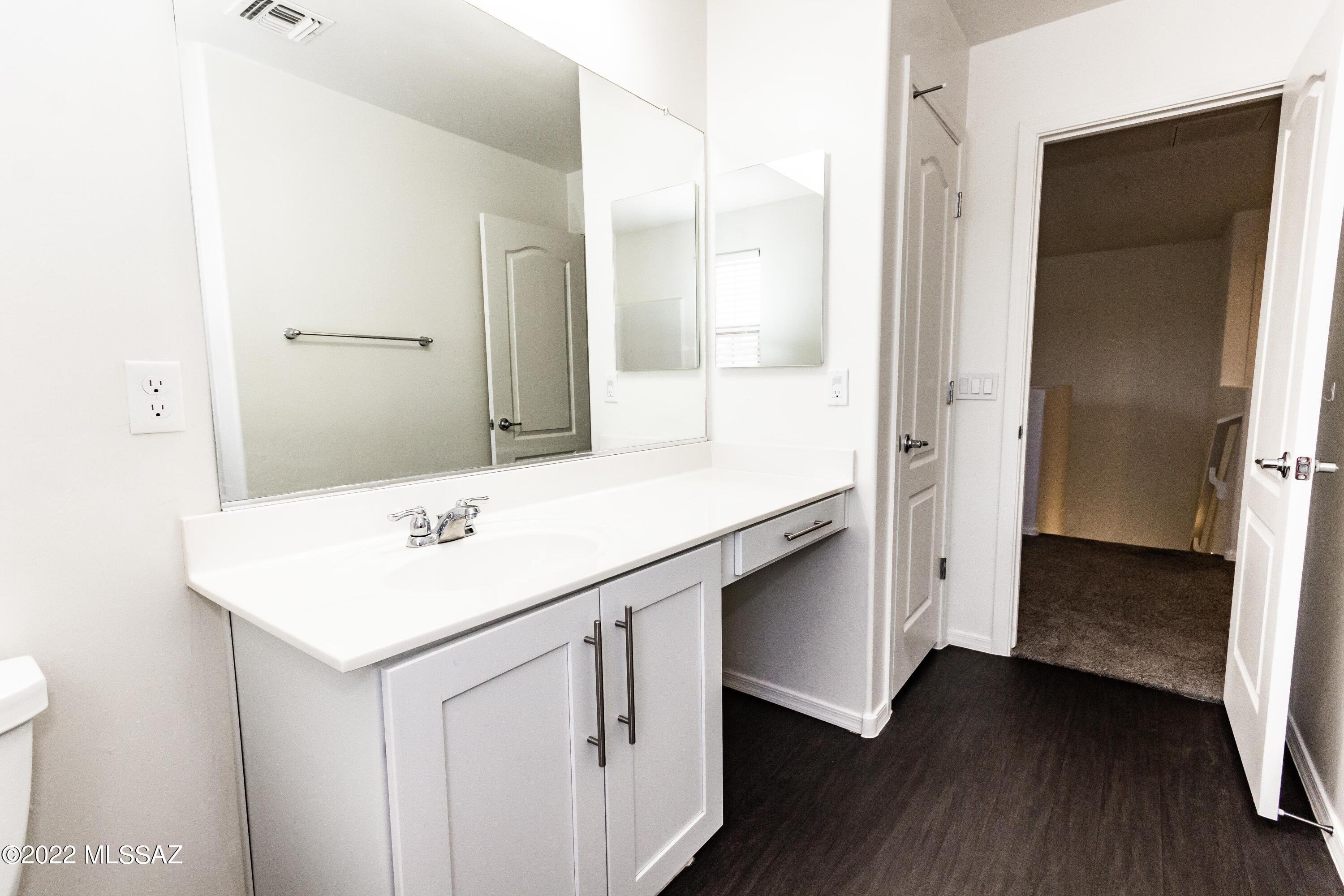 Mountain Vail Estates (136-501) - Residential Lease