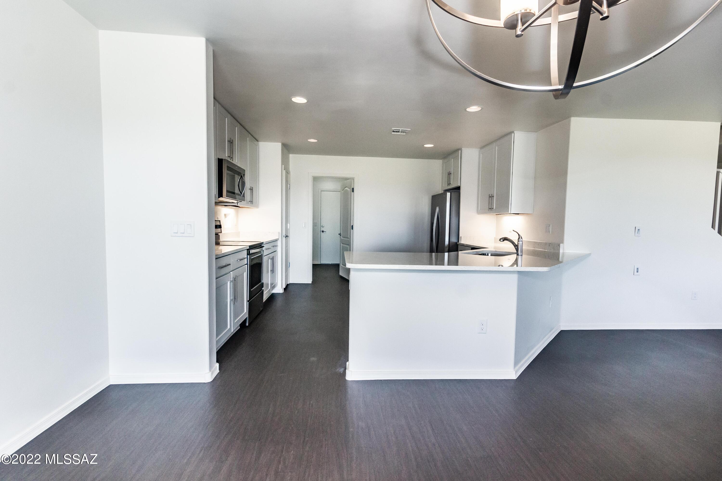 Mountain Vail Estates (136-501) - Residential Lease