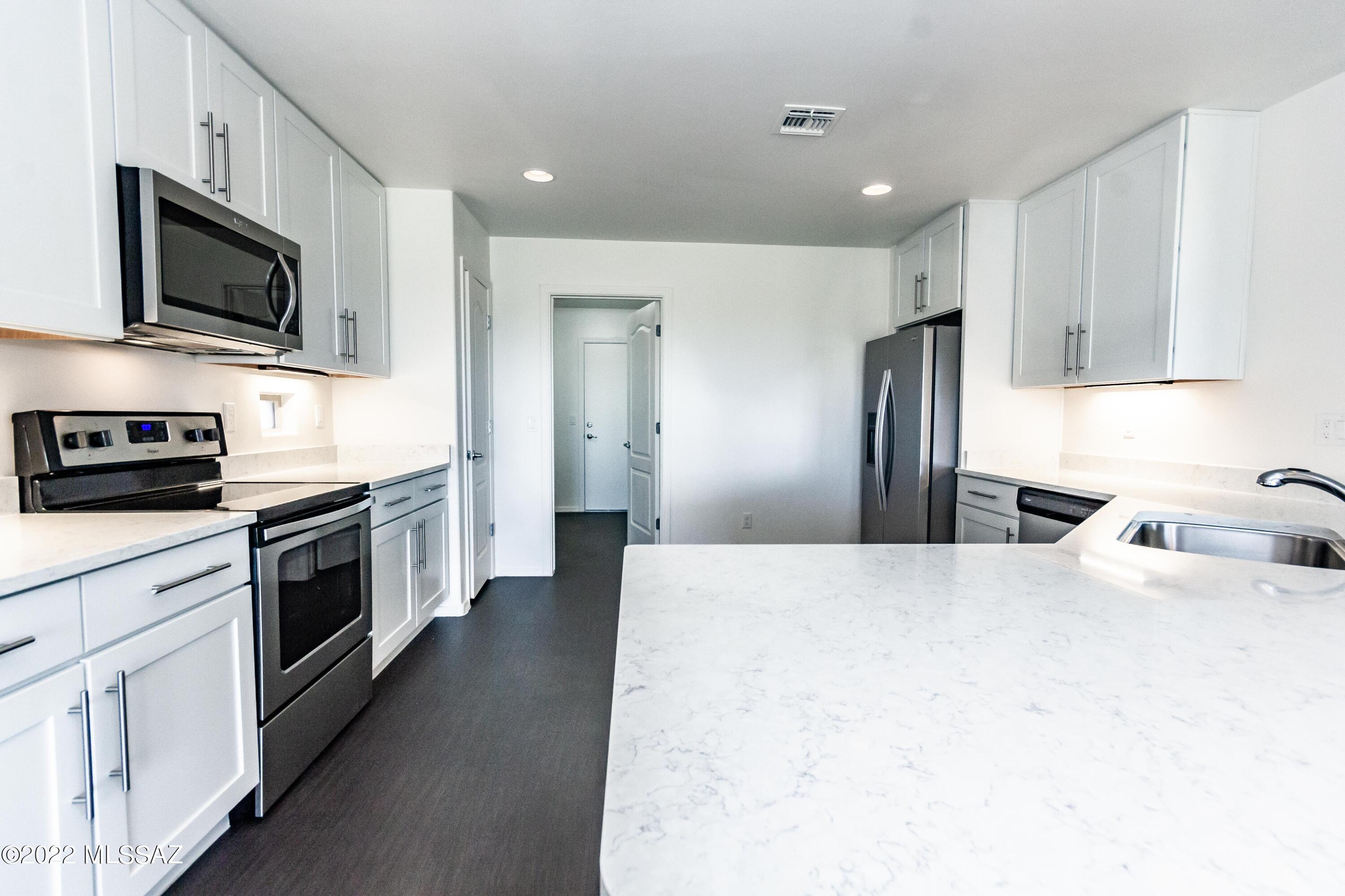 Mountain Vail Estates (136-501) - Residential Lease