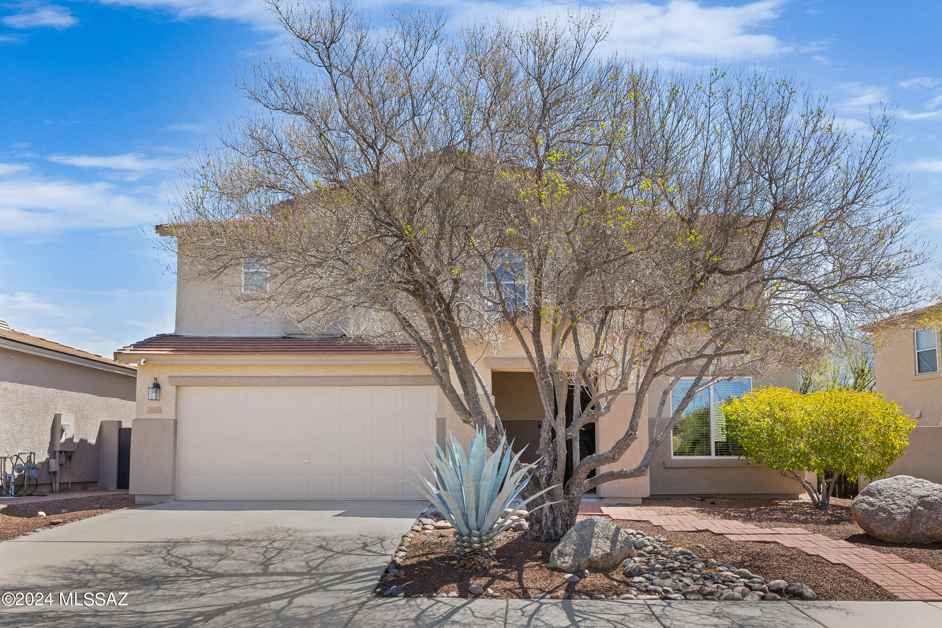 Beautifully Maintained home with a POOL! Gorgeous both on the inside and out. Chefs kitchen, formal living room and dinning room. Spacious Master Bedroom. HUGE master Closet! Very quiet neighborhood. Shown by appointment only.