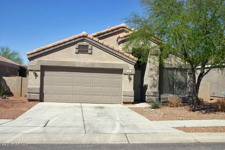 Built in 2000. Gated Lakes of Castle Rock, Community Pool, Spa and Sauna. Tennis,Fitness Center, basketball court. Children's climbing area/ 4Bd/2Ba, open floor plan, vaulted ceilings, light & bright, Gas fire place in Family Room, dual sinks in Master Bath, Garden tub, covered patio. Plants require hand watering.Pets are subject to approval. *** RENTAL RATE REFLECTS A $65 CONCESSION IN EXCHANGE FOR TENANT’S AGREEMENT TO CHANGE HVAC FILTERS MONTHLY. RENTAL RATES ARE $65/MO HIGHER THAN STATED W/O CONCESSION. ***