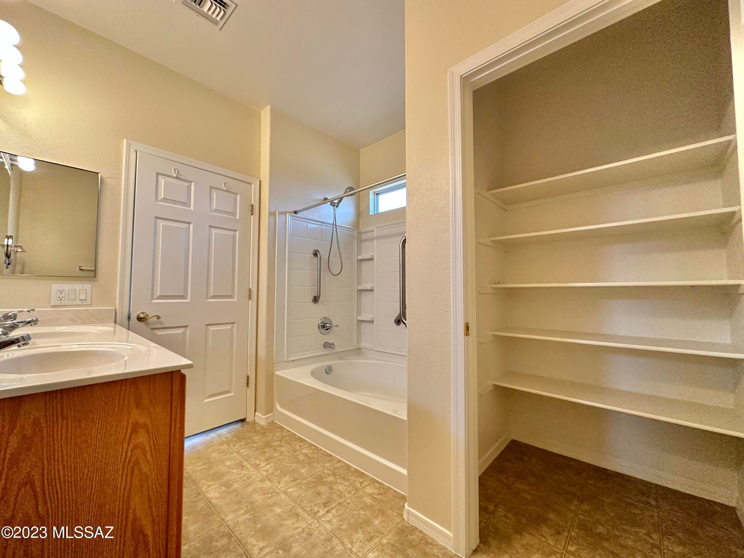 Black Horse (1-411) - Residential Lease
