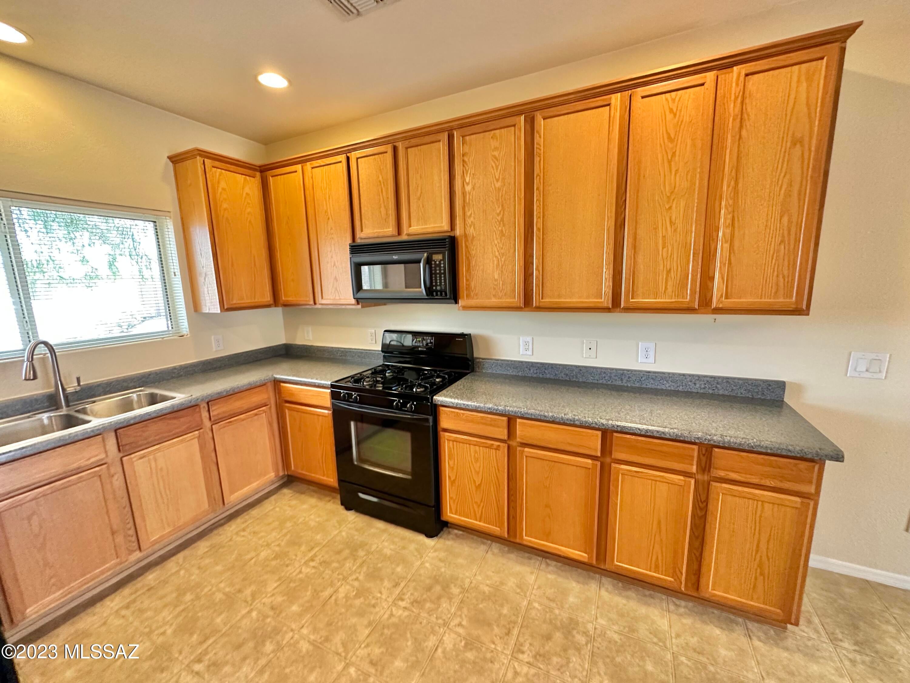 Black Horse (1-411) - Residential Lease