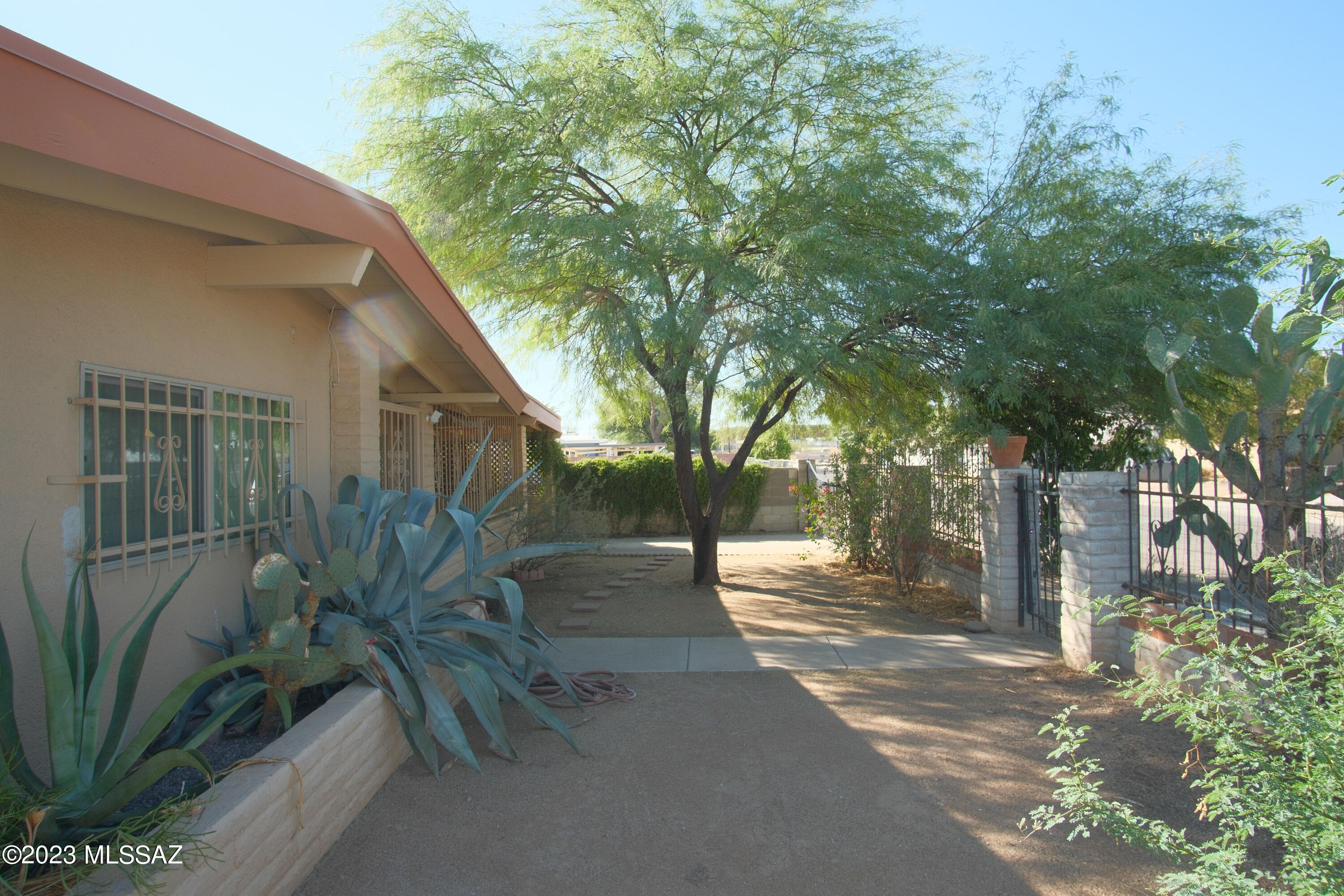 Pueblo Gardens - Residential