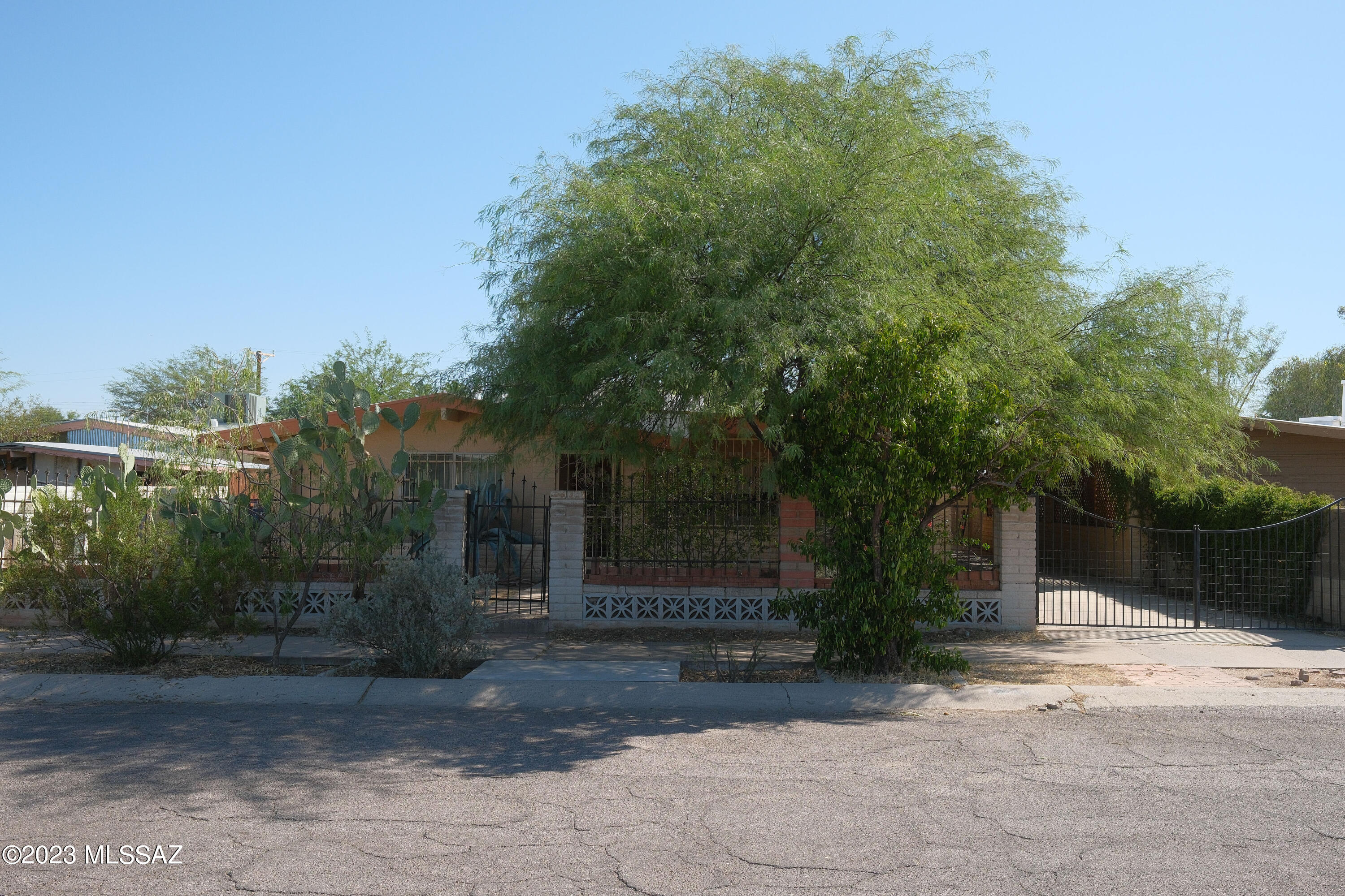 Pueblo Gardens - Residential