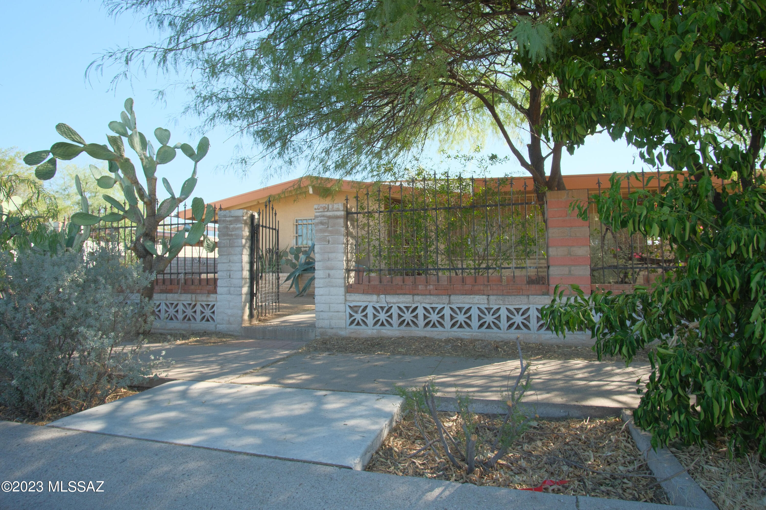 Pueblo Gardens - Residential