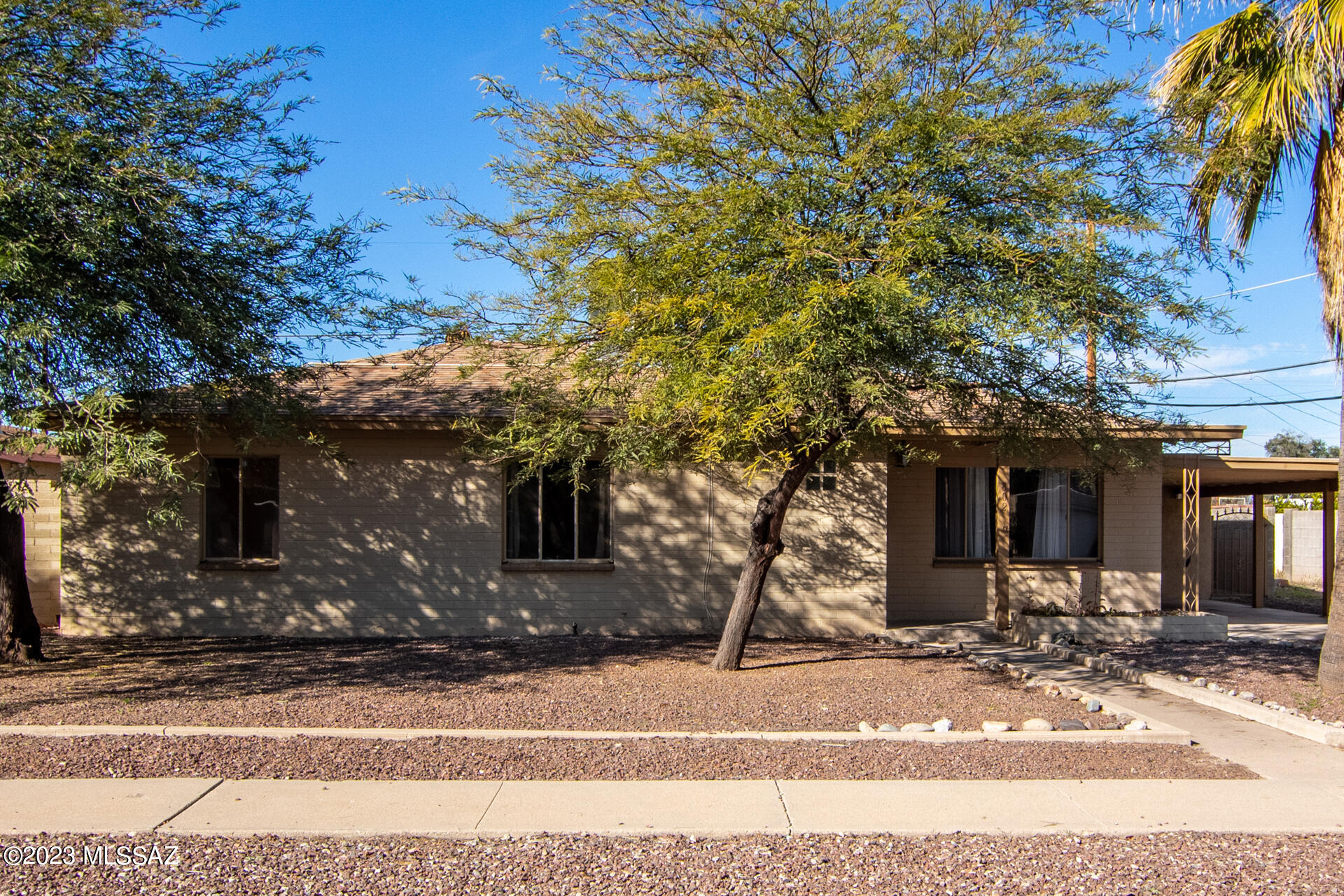 Move-in-ready three-bedroom two-bath home located in convenient central neighborhood that's walking distance to award winning elementary school Lineweaver and Toumey Park, and home is just a short drive to restaurants, medical and shopping.  Ceiling fans throughout and kitchen opens to spacious family room with French door access to backyard.  Interior has just been painted.  Front yard has nice shade trees and back yard is large enough for dogs, swing sets and gardens.  HVAC was replaced in August of 2017.
.