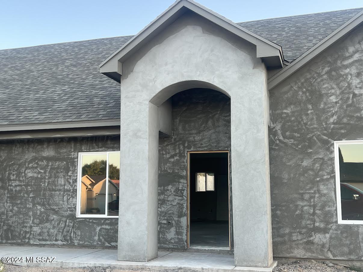 Have you been looking for a house in Thatcher with 5 bedrooms and 3 full bathrooms? Wait no longer! Come enjoy the friendly neighborhood of Cota Ranch
which is near the elementary and junior high schools. The area has wide roads and a park. The home has a tall, vaulted ceiling in the spacious great room and will have a large granite topped island with plenty of room for large family parties. The rooms are big with large closets. Then go upstairs for the other bedroom and bathroom and bonus room, 
 The backyard has brick walls with an RV gate and a single gate. Construction has blown in insulation, LVP flooring and carpeting. If you go in
contact now, there are color options that are still left available for you to choose. Call today to make this house your home!