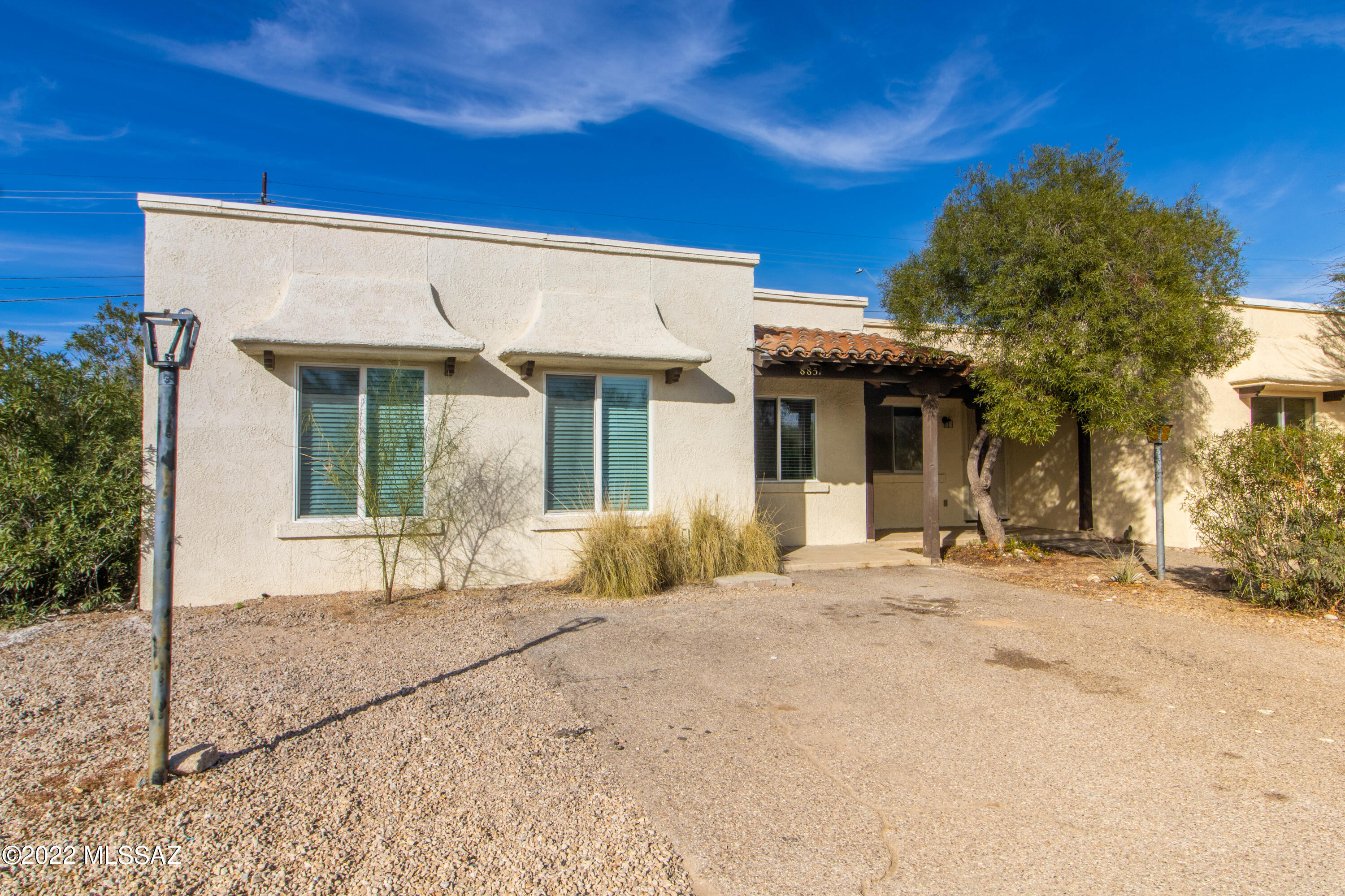 Charming townhouse in great location!
Seller is related to Co-Listing Agent